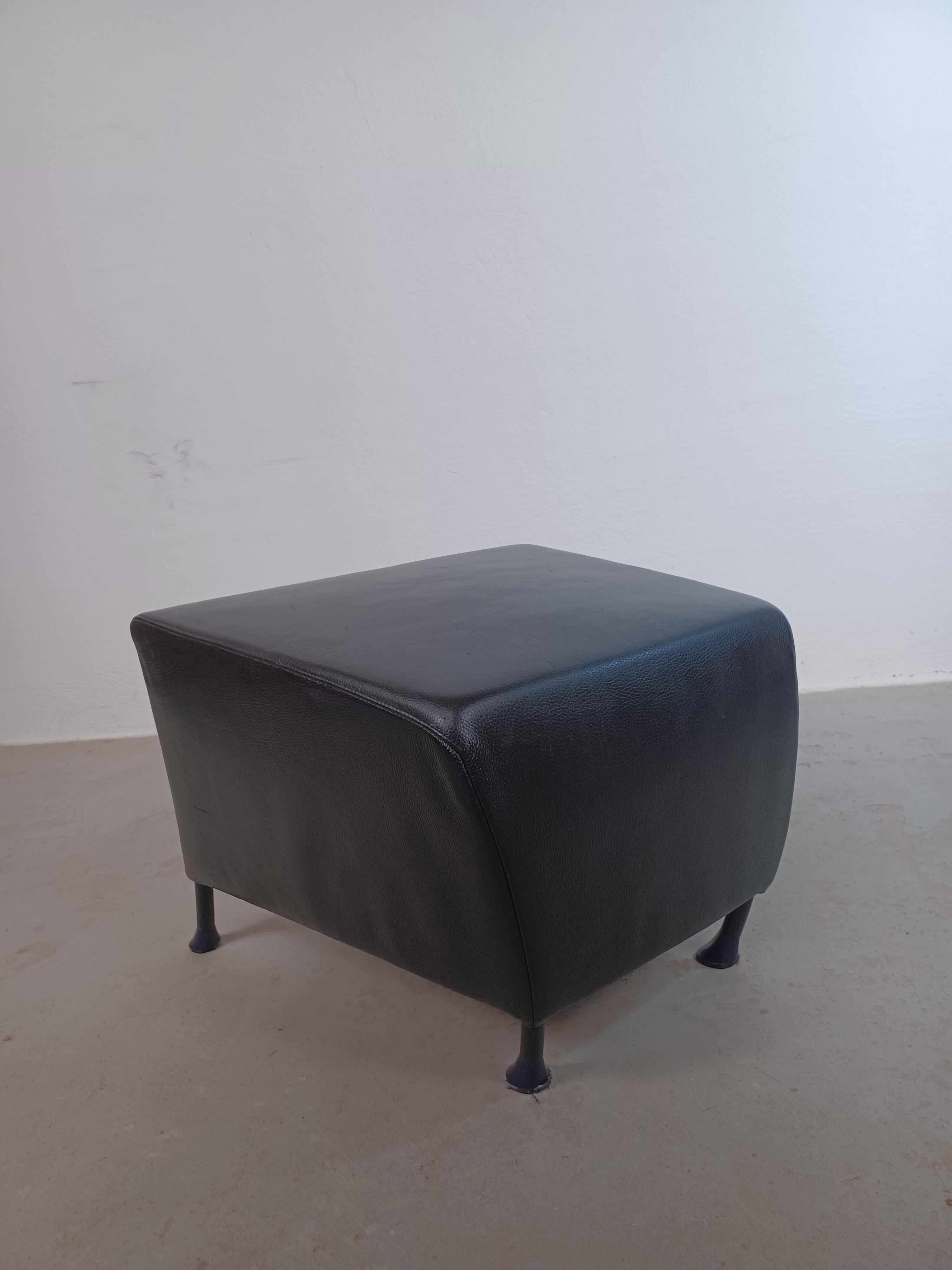 Néerlandais 1990s  Gijs Papavoine Windy Ottoman en cuir noir par Montis en vente
