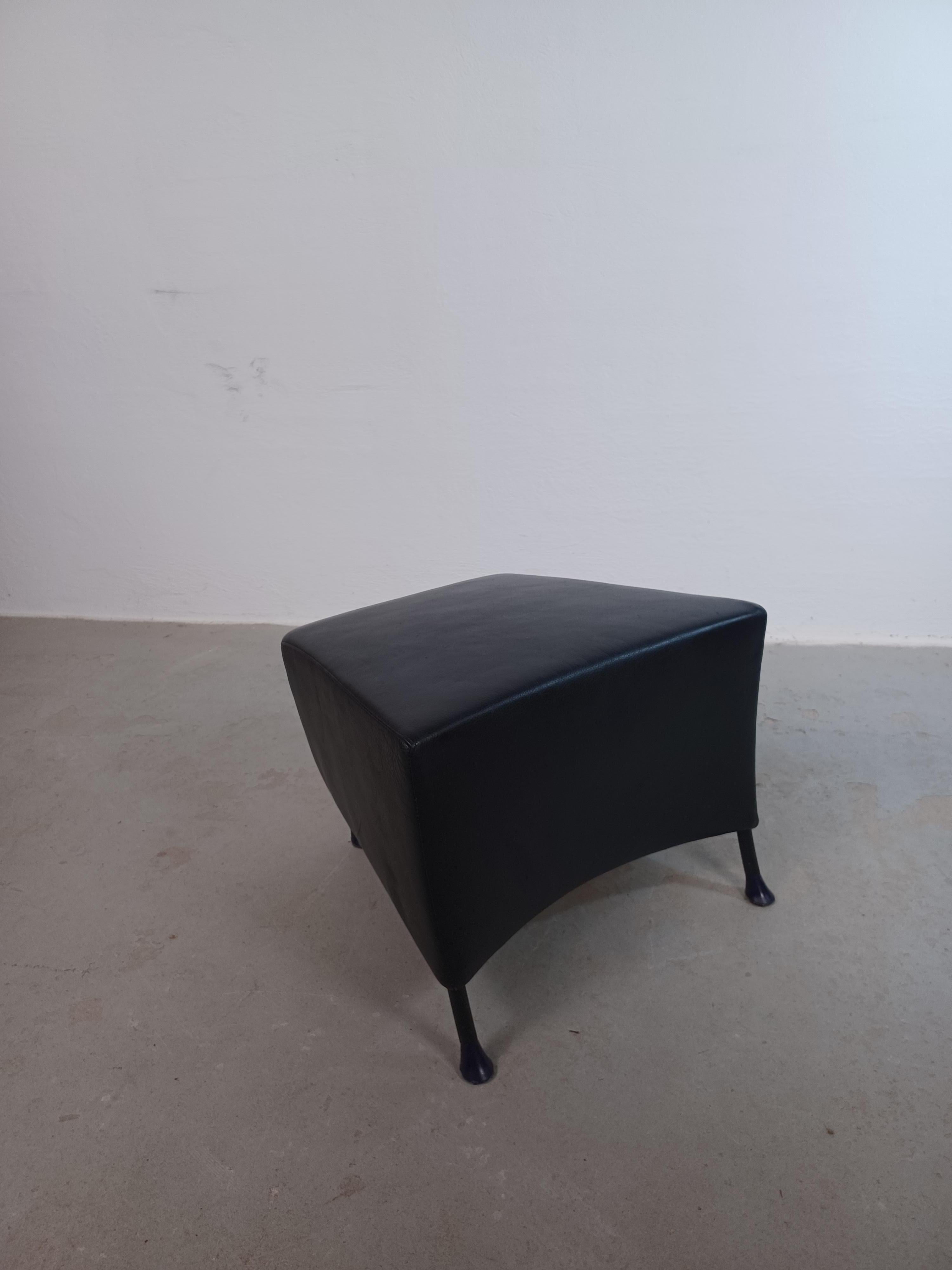 1990s  Gijs Papavoine Windy Ottoman in pelle nera di Montis in vendita 1