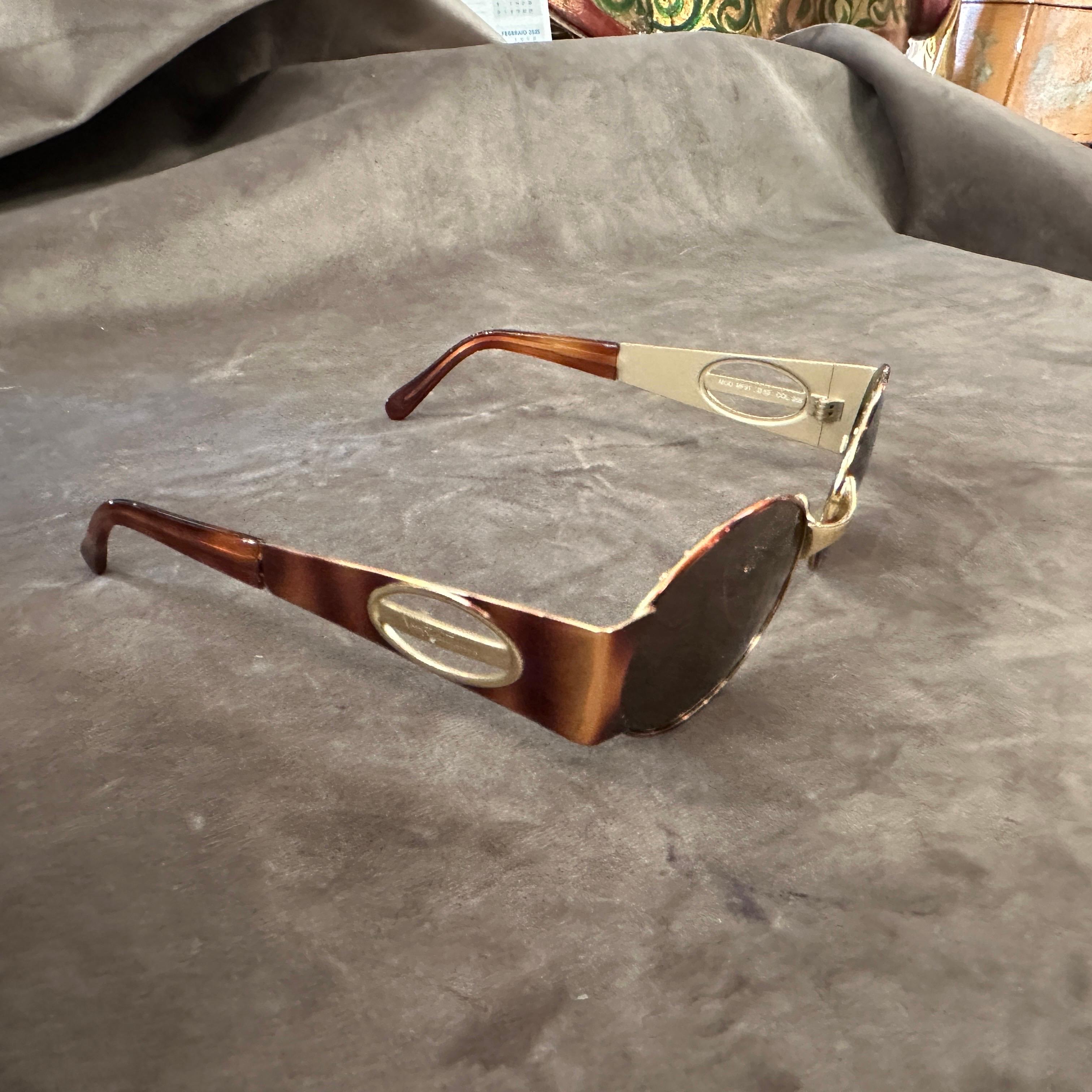 Occhiali da sole anni '90 in metallo dorato e acetato finto tartaruga di Furstenberg in vendita 5