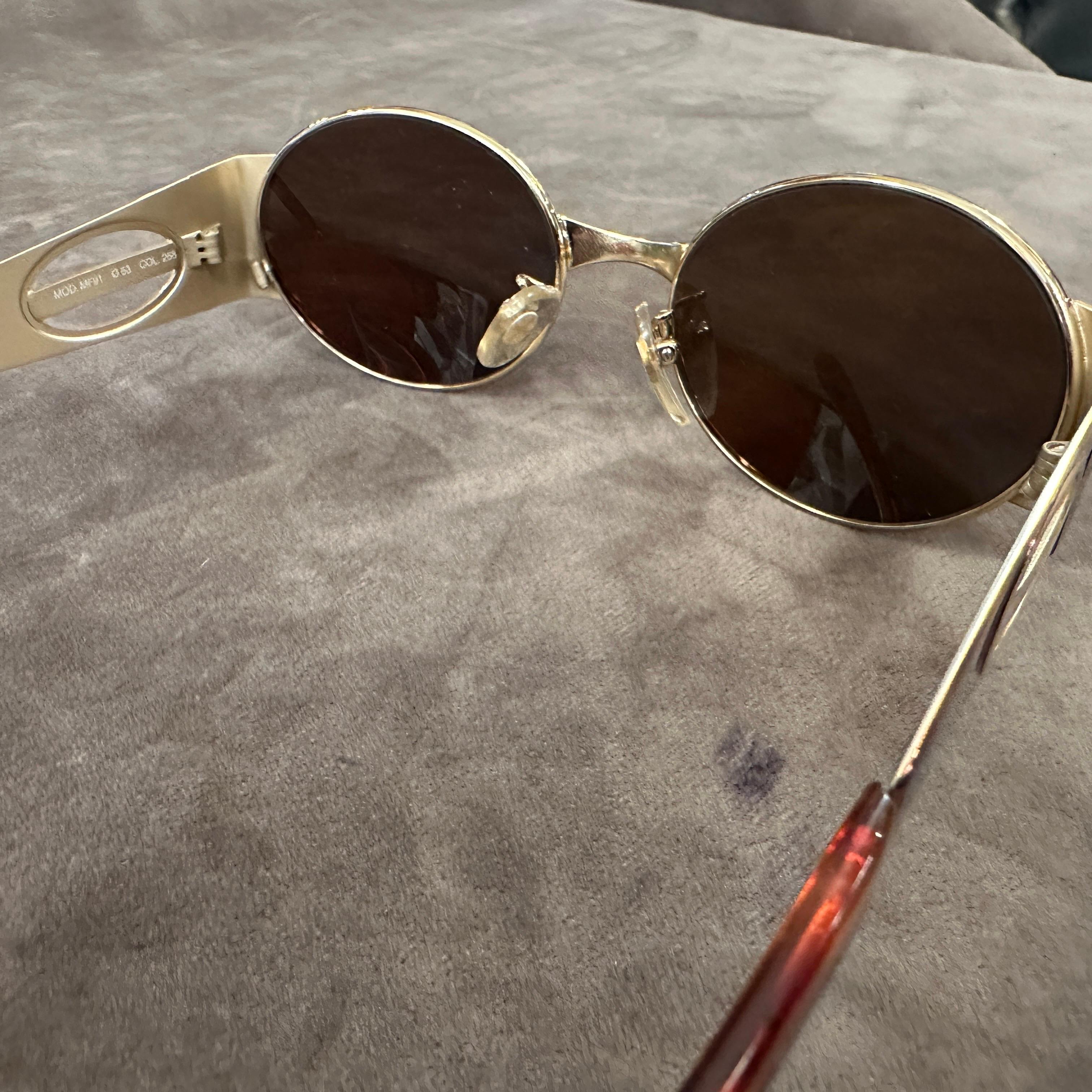Occhiali da sole anni '90 in metallo dorato e acetato finto tartaruga di Furstenberg in vendita 3