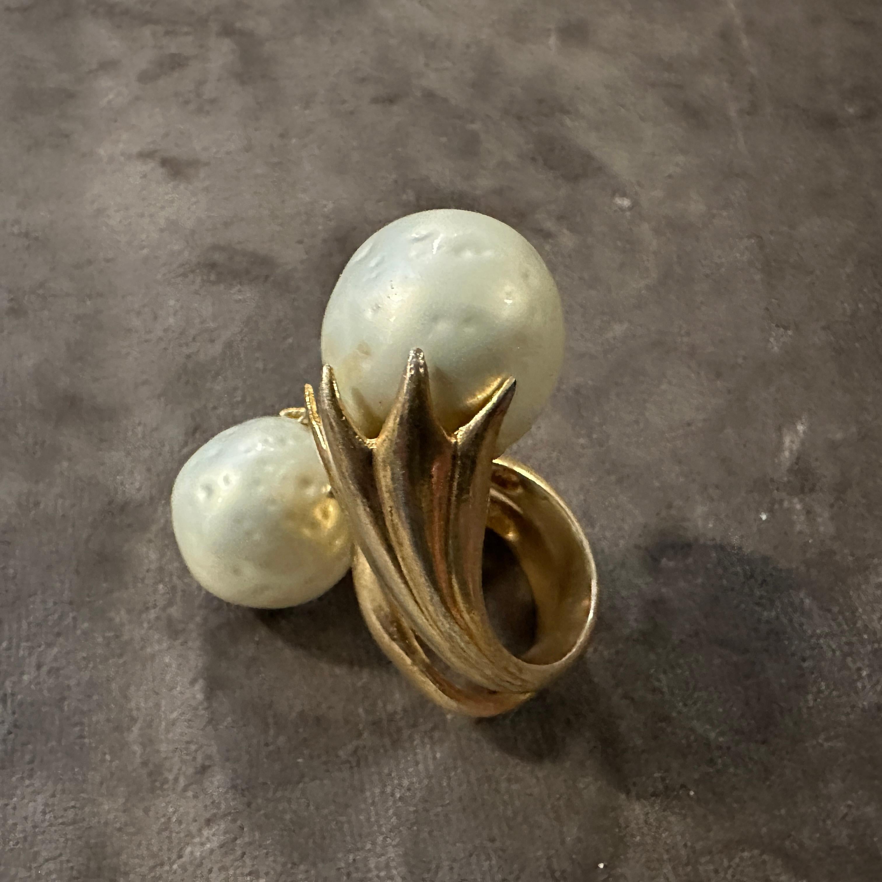 Neoclassical 1990s Gilded Sterling Silver and Natural Pearl Sculptured Huge Italian Ring For Sale