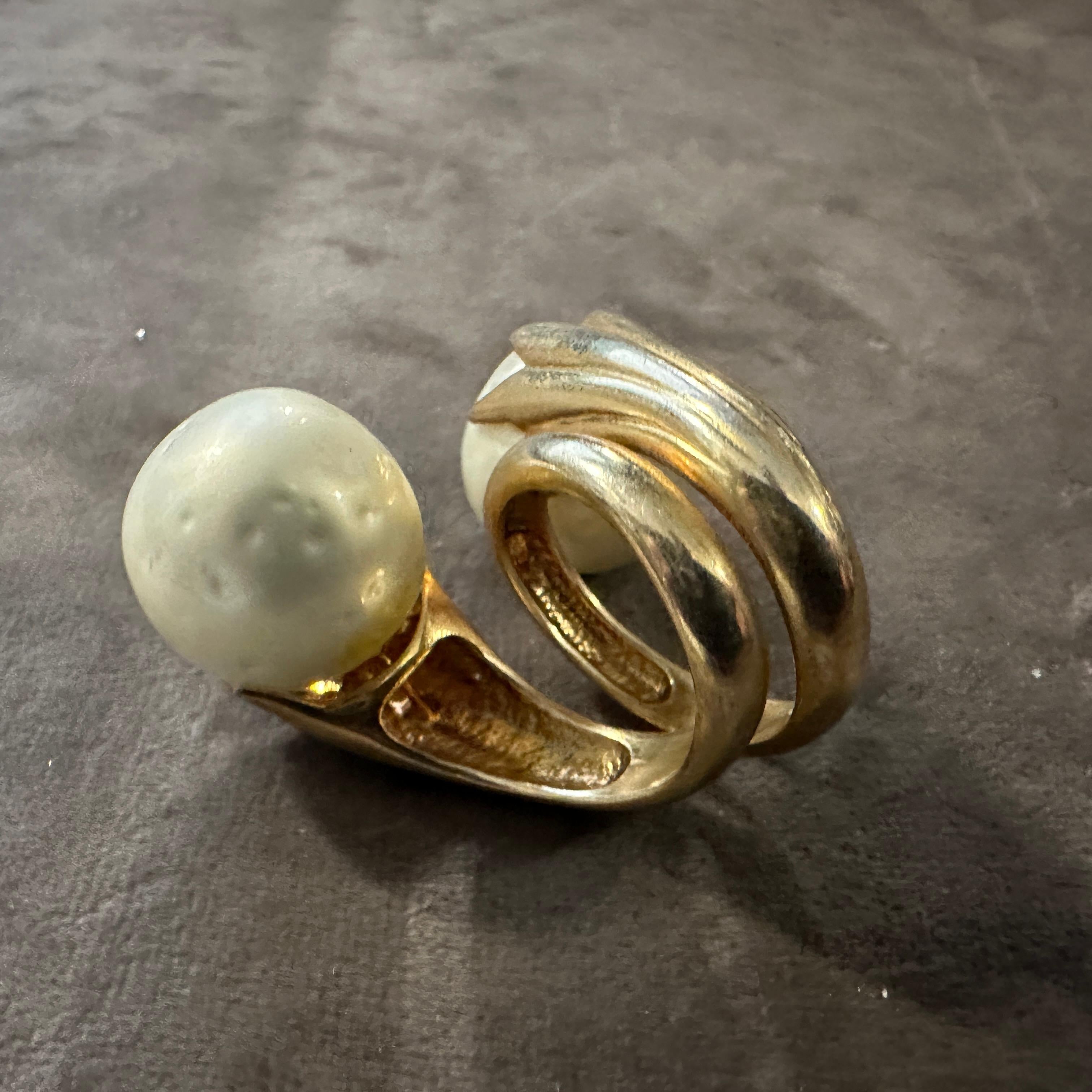 1990s Gilded Sterling Silver and Natural Pearl Sculptured Huge Italian Ring For Sale 2