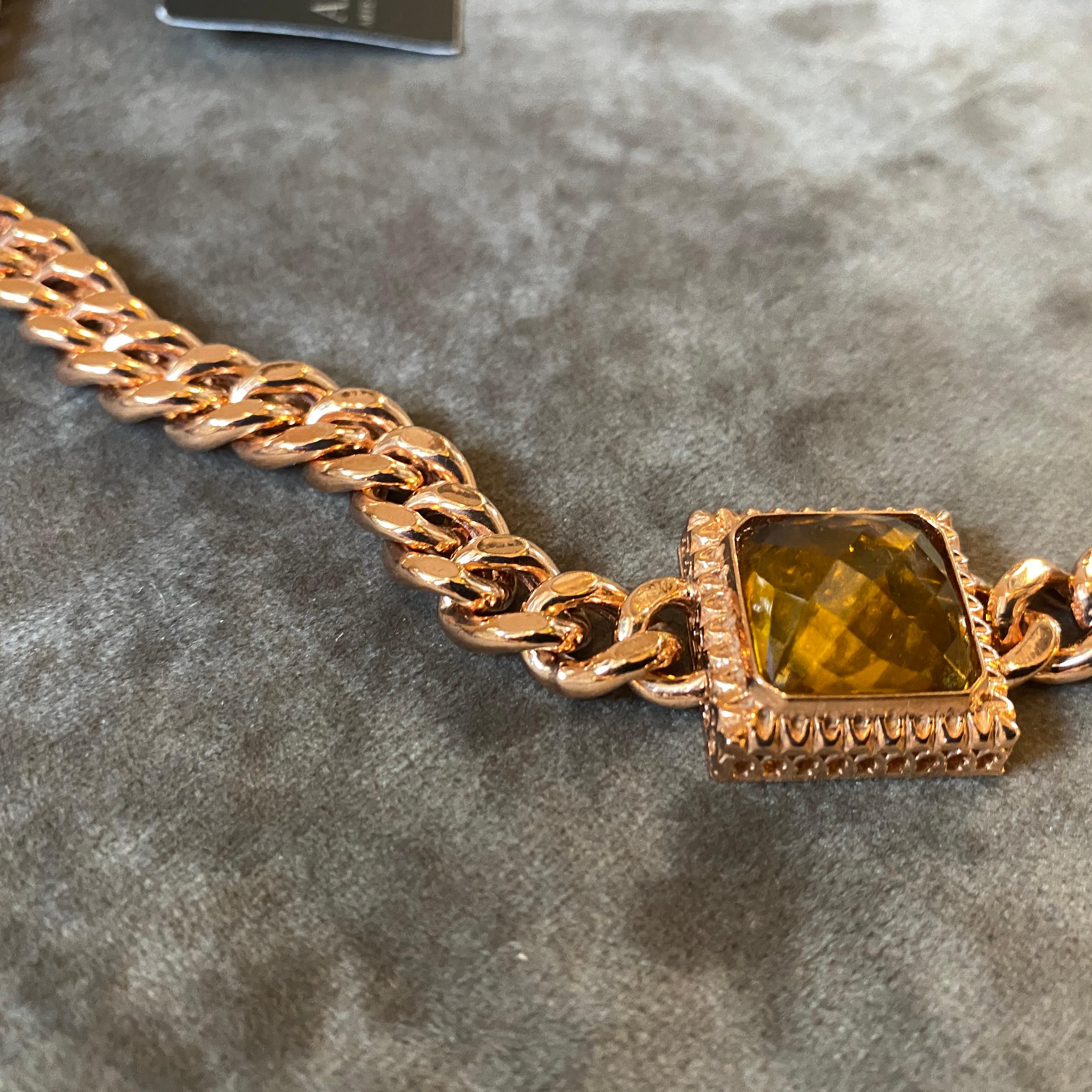 Un collier élégant totalement fabriqué à la main en Italie dans les années 90, il n'a jamais été porté. L'argent sterling doré et le quartz citrine hydro termal carré briolé sont en parfait état.