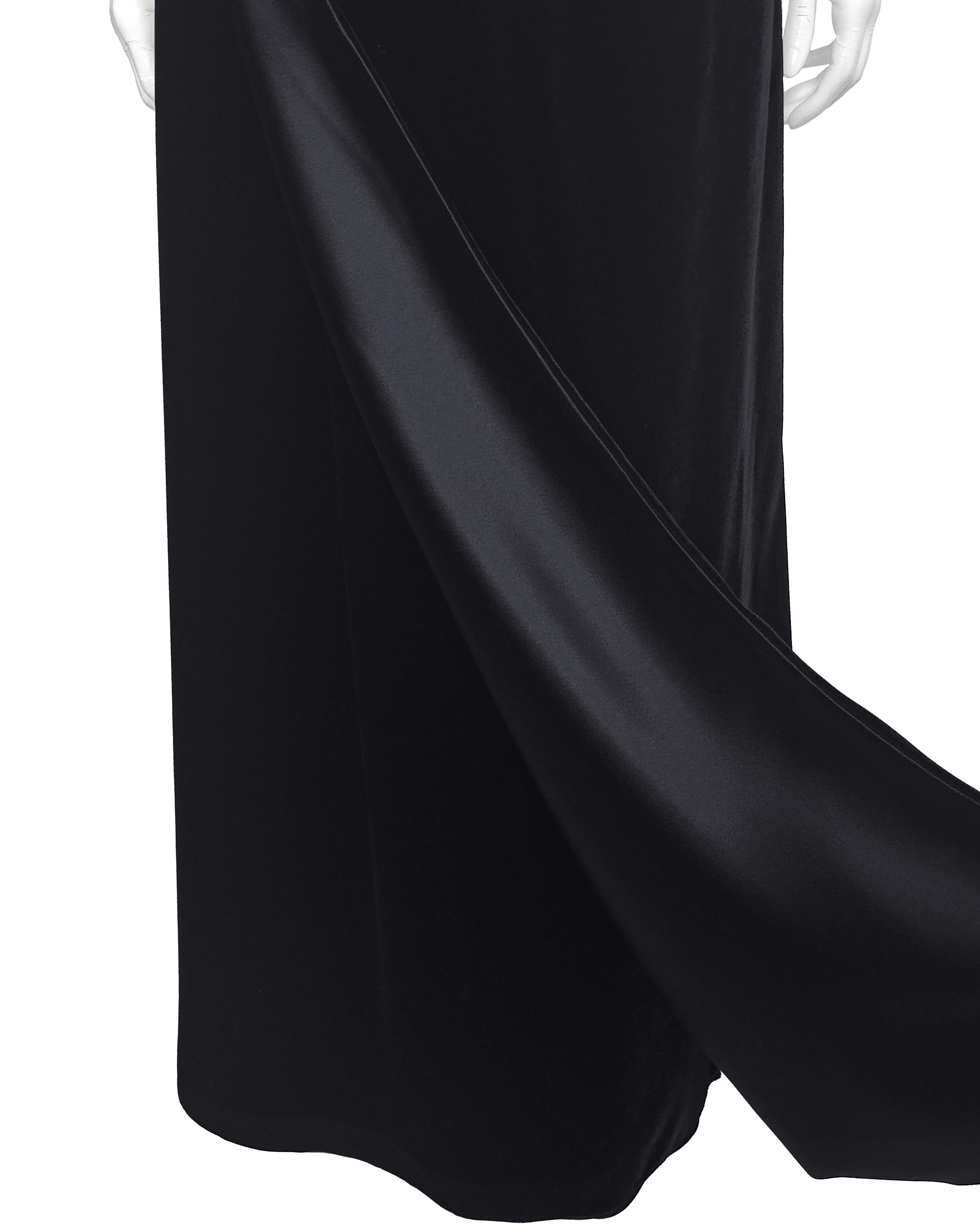 De las mujeres Conjunto de falda y body de terciopelo negro y transparencias Giorgio Armani, años 90 en venta