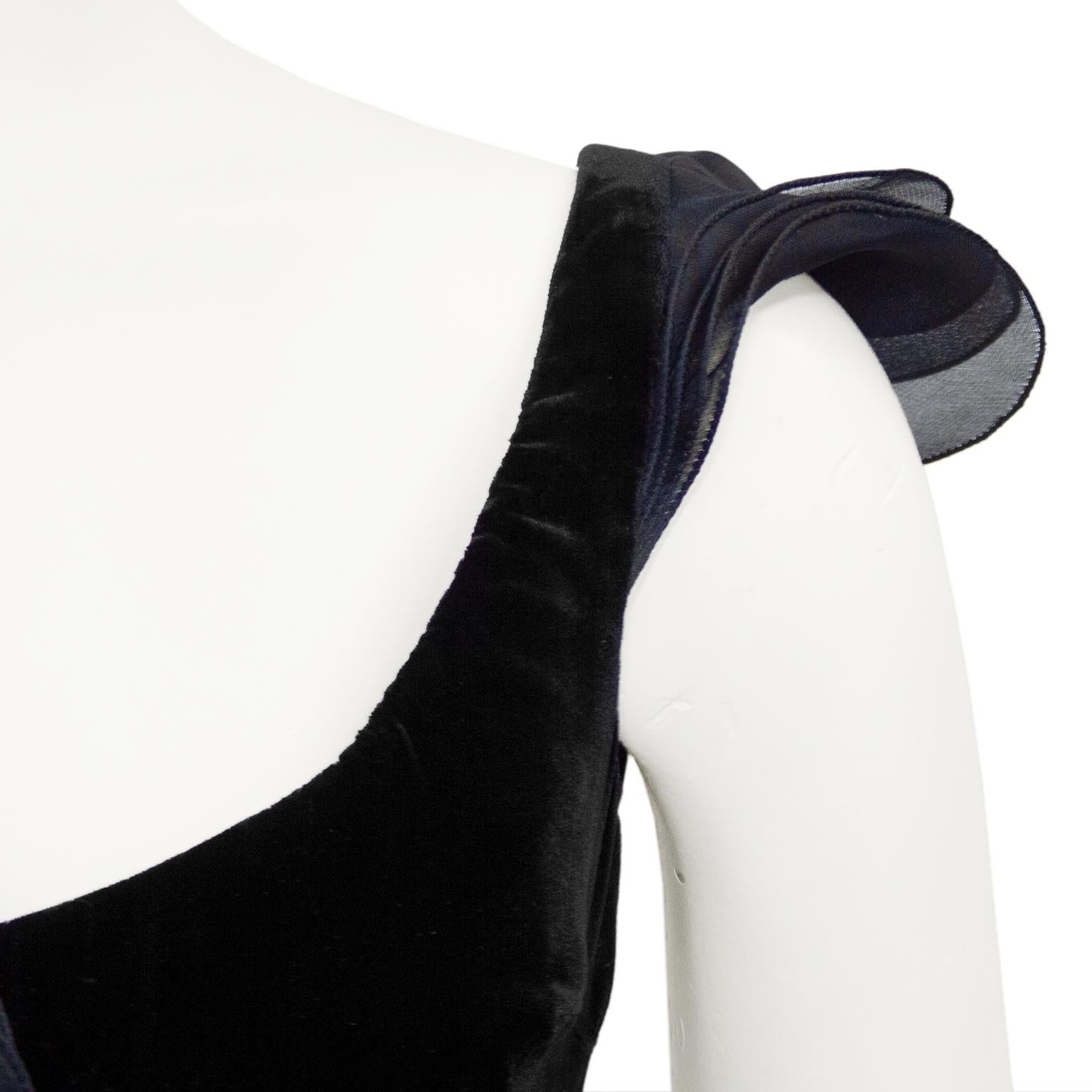Giorgio Armani - Robe en velours noir avec mousseline de soie superposée cascade, années 1990 en vente 2