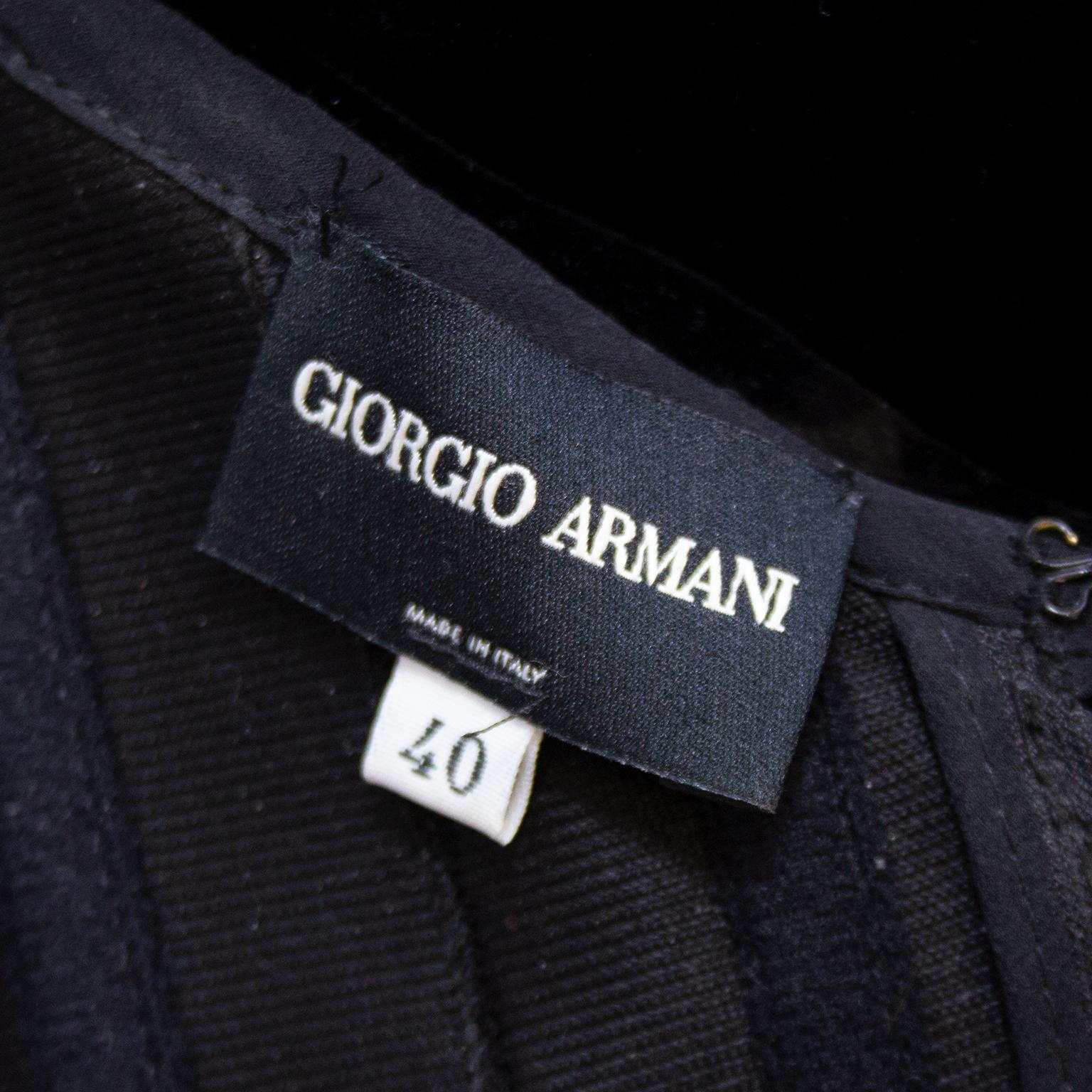 Giorgio Armani - Robe en velours noir avec mousseline de soie superposée cascade, années 1990 en vente 3