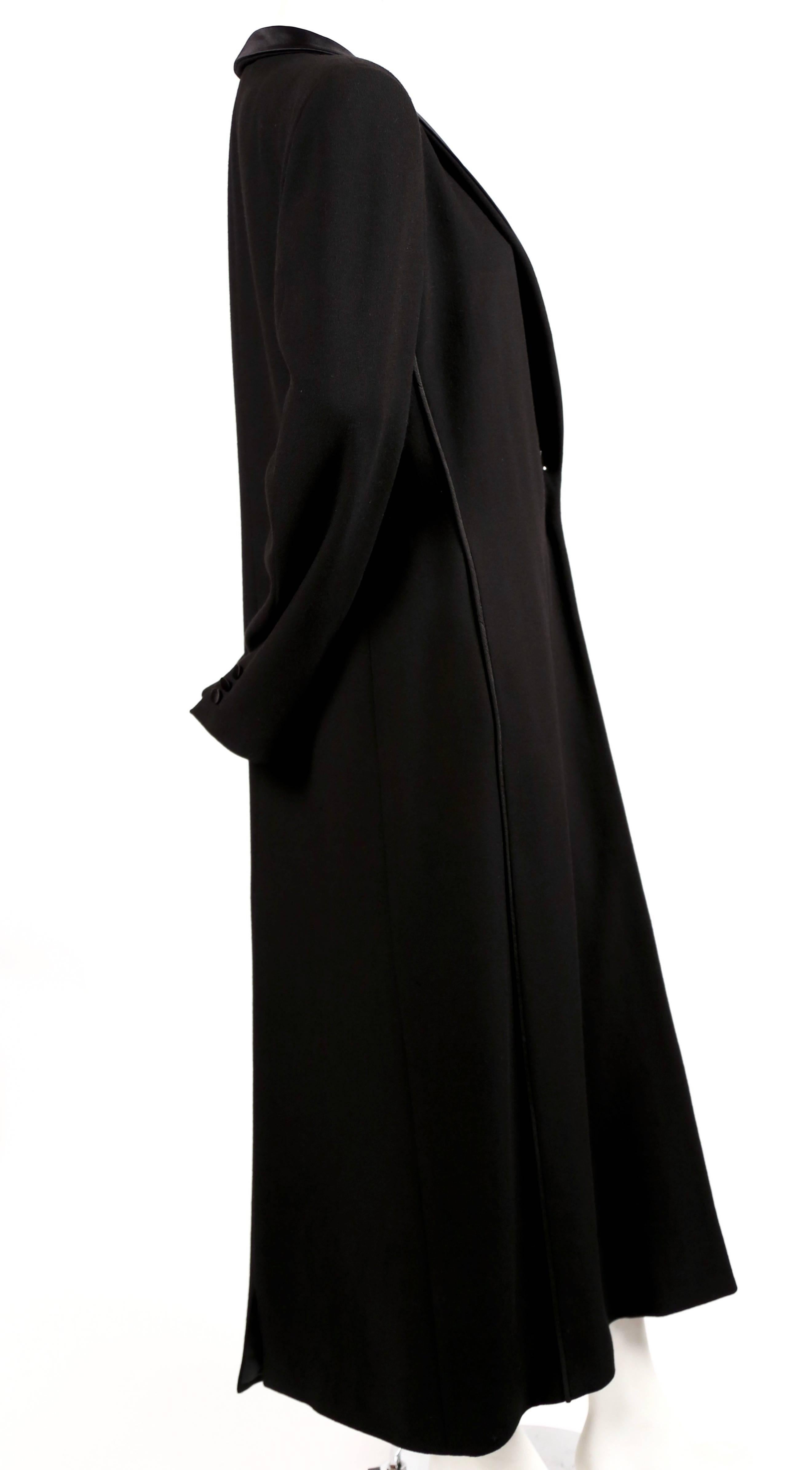 Giorgio Armani - Manteau de smoking en laine noire, avec garniture en satin et cordon, des années 1990 Bon état - En vente à San Fransisco, CA