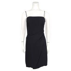 Giorgio Armani anni '90: abito da cocktail nero drappeggiato