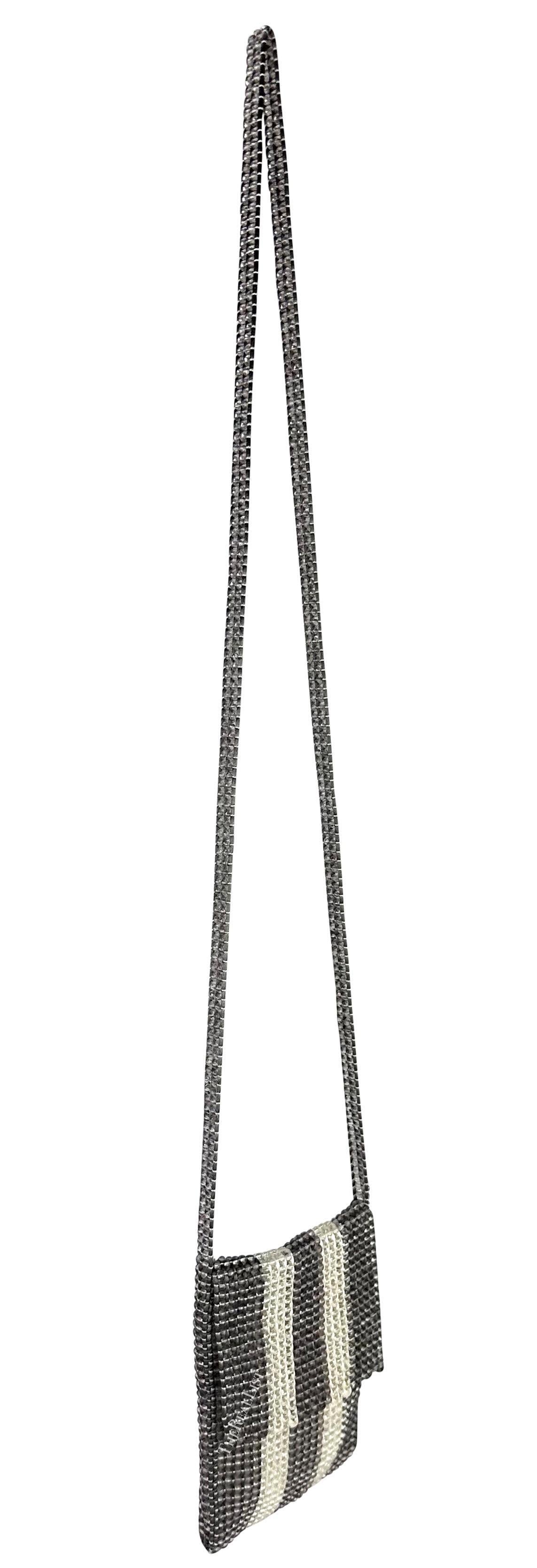 Giorgio Armani - Mini sac à bandoulière gris en tricot perlé des années 1990 en vente 1