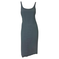 Giorgio Armani anni '90, abito grigio minimalista con sottoveste