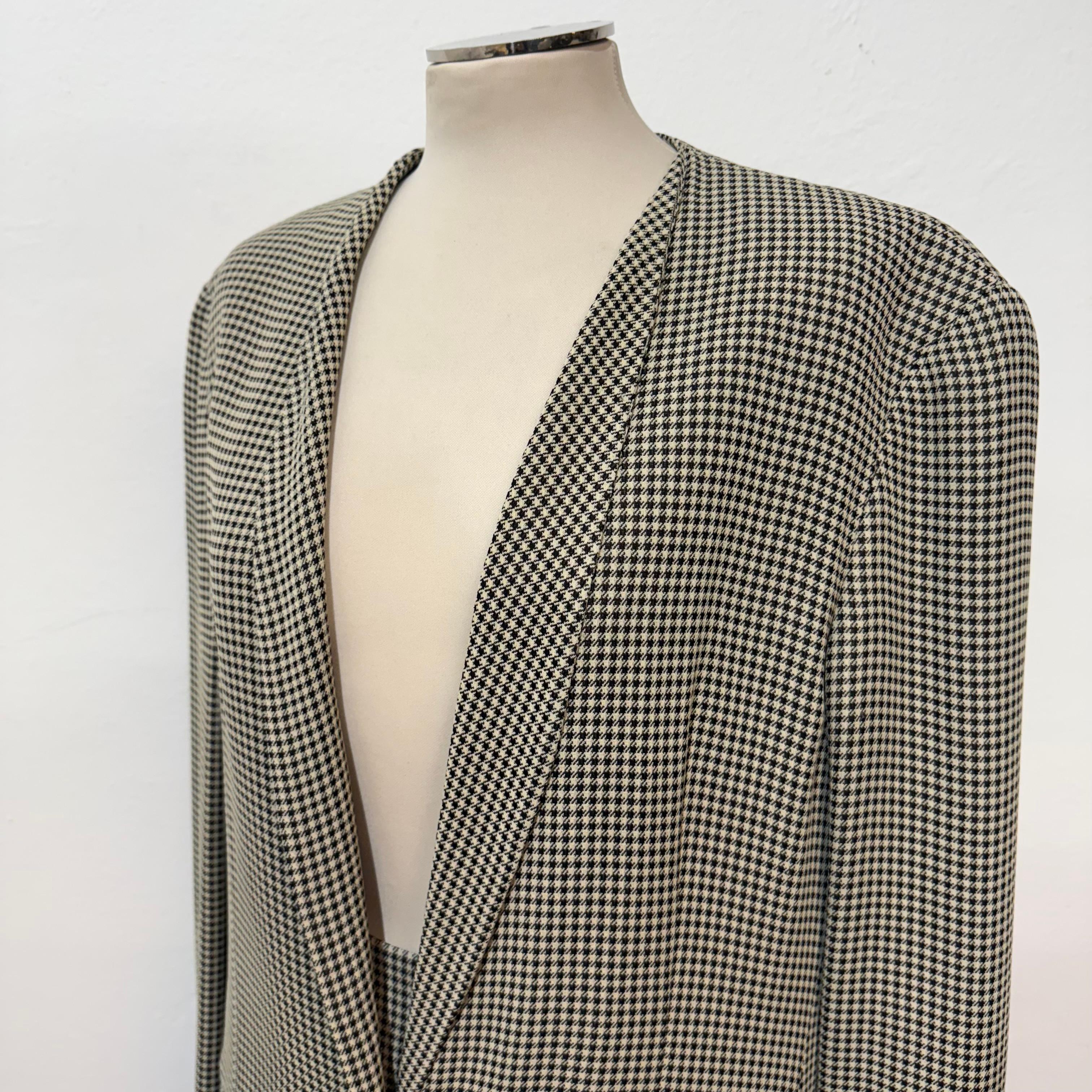 Grigio Giacca e gonna Giorgio Armani degli anni '90 FR 38 / IT 42 in vendita