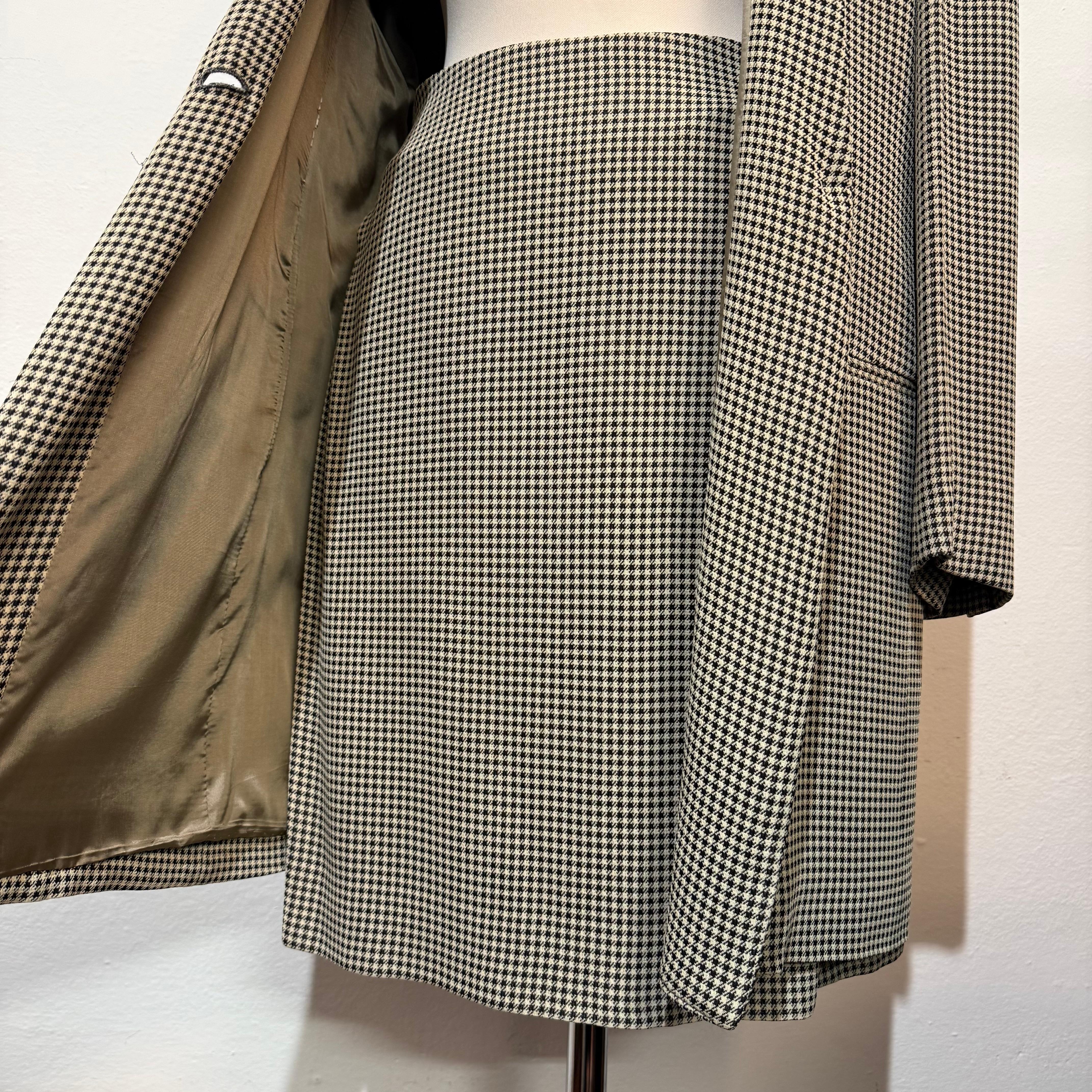 Giacca e gonna Giorgio Armani degli anni '90 FR 38 / IT 42 in vendita 2