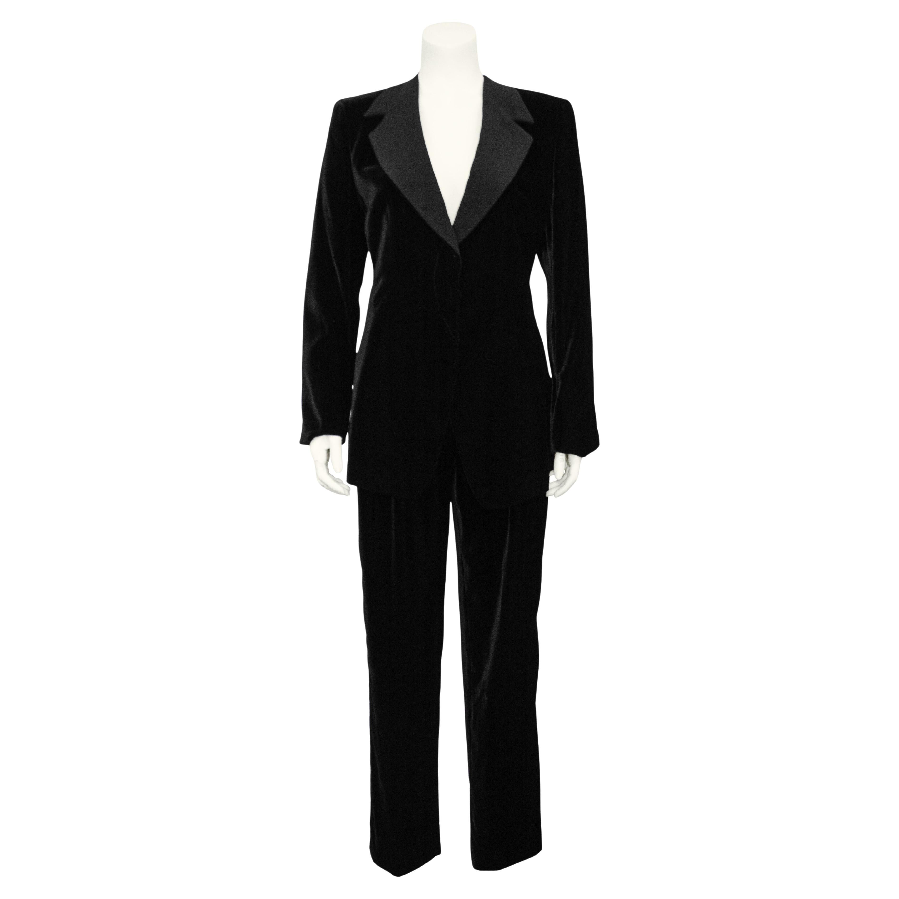 1990er Giorgio Armani Le Collezioni Schwarzer Samt-Smoking-Anzug
