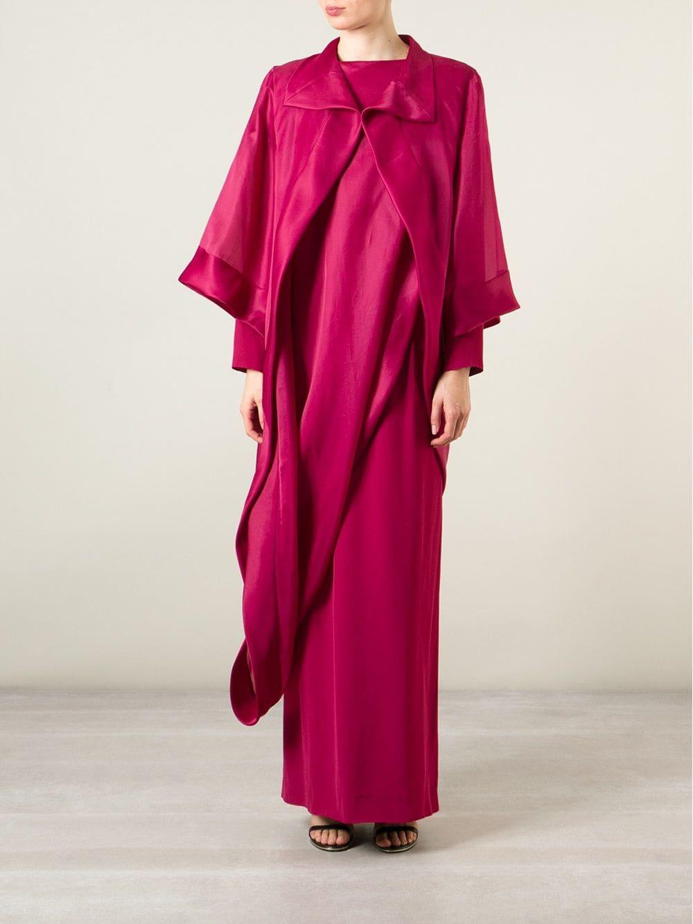 Lovely fuchsia asymmetric chiffon gown by Givenchy, featuring a round neck, a spread collar, wide three quarter length sleeves, a layered design, a ruffled design and a straight skirt.

Years: 1990s

Made in FRANCE 

Size: 42 FR

Linear