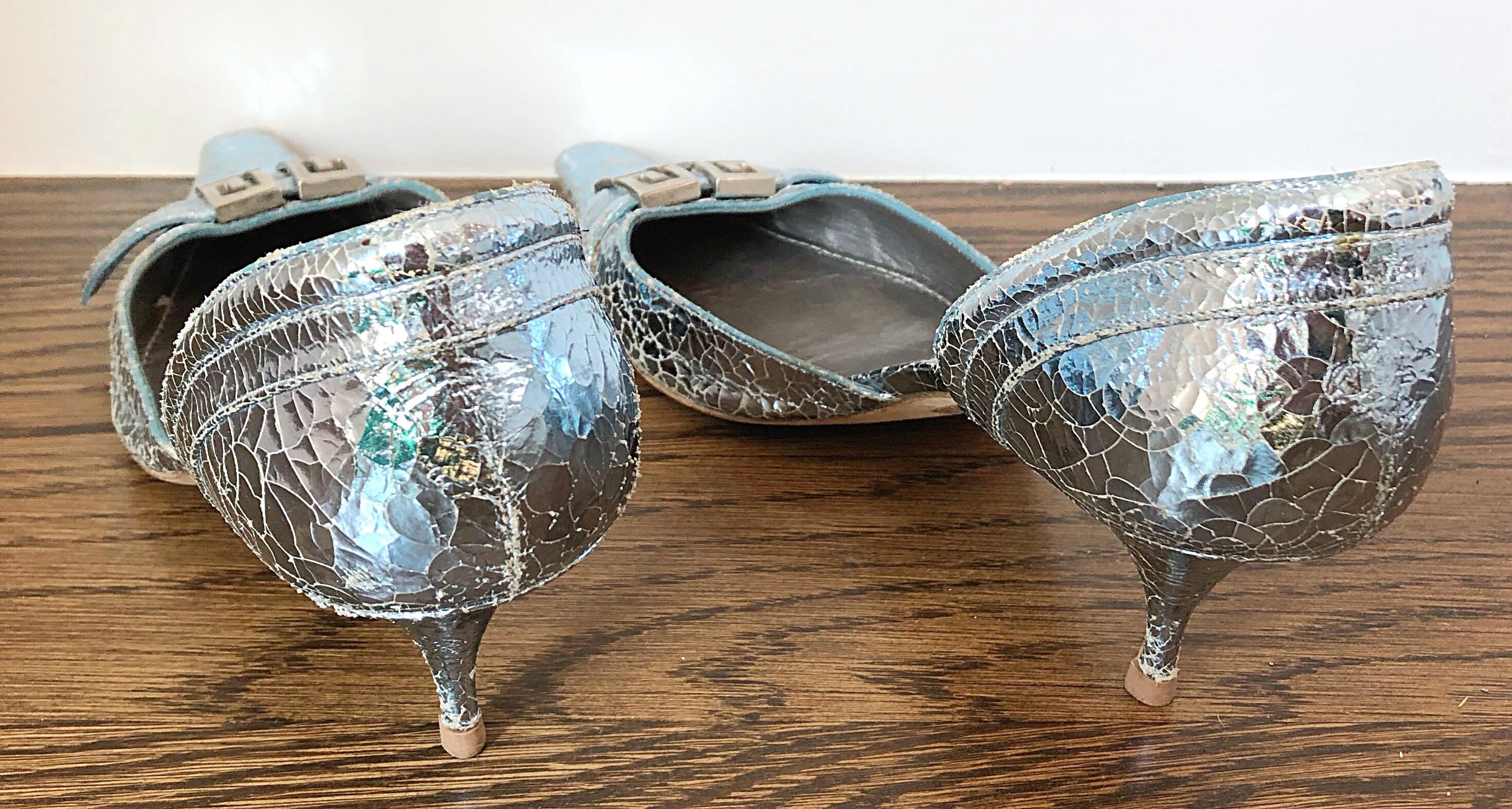 1990s Givenchy Size 10 / 40 By Alexander McQueen Silver Logo Kitten Heels Shoes For Sale 1