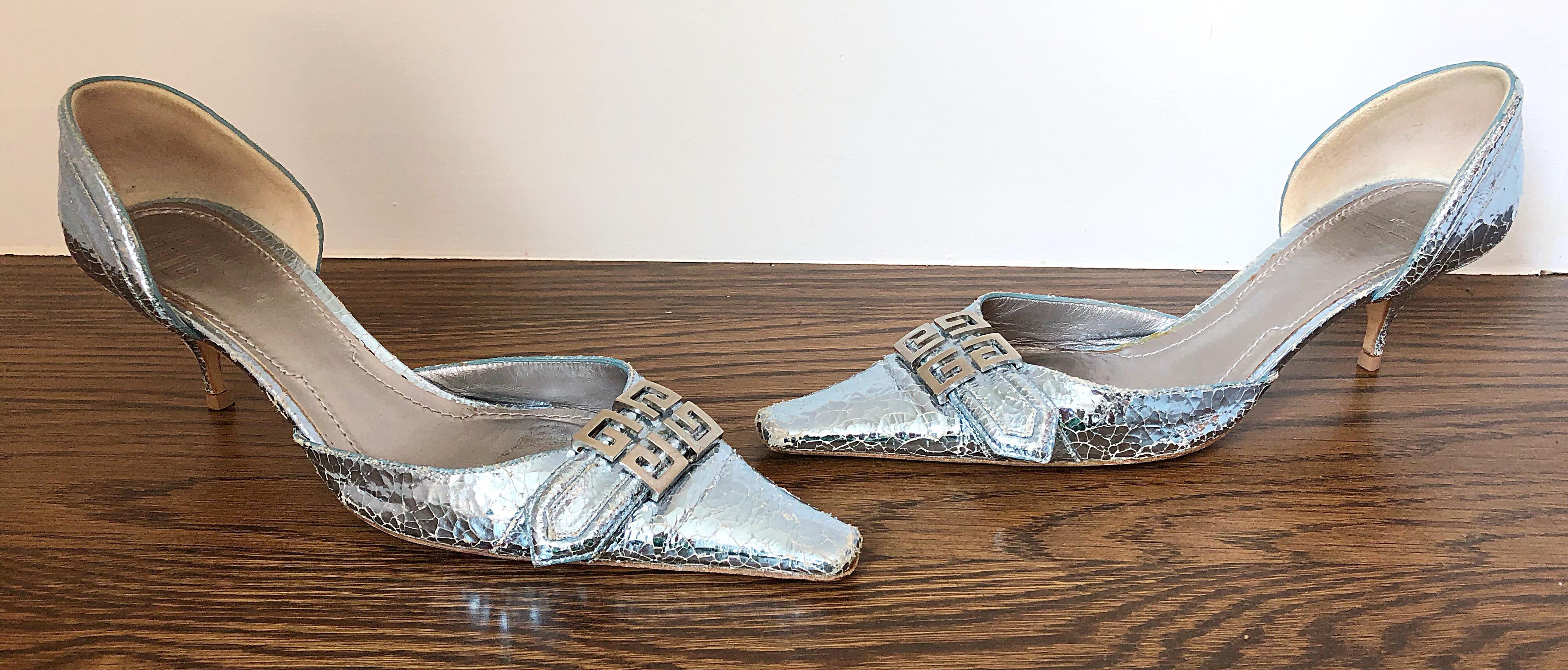 1990s Givenchy Size 10 / 40 By Alexander McQueen Silver Logo Kitten Heels Shoes For Sale 2
