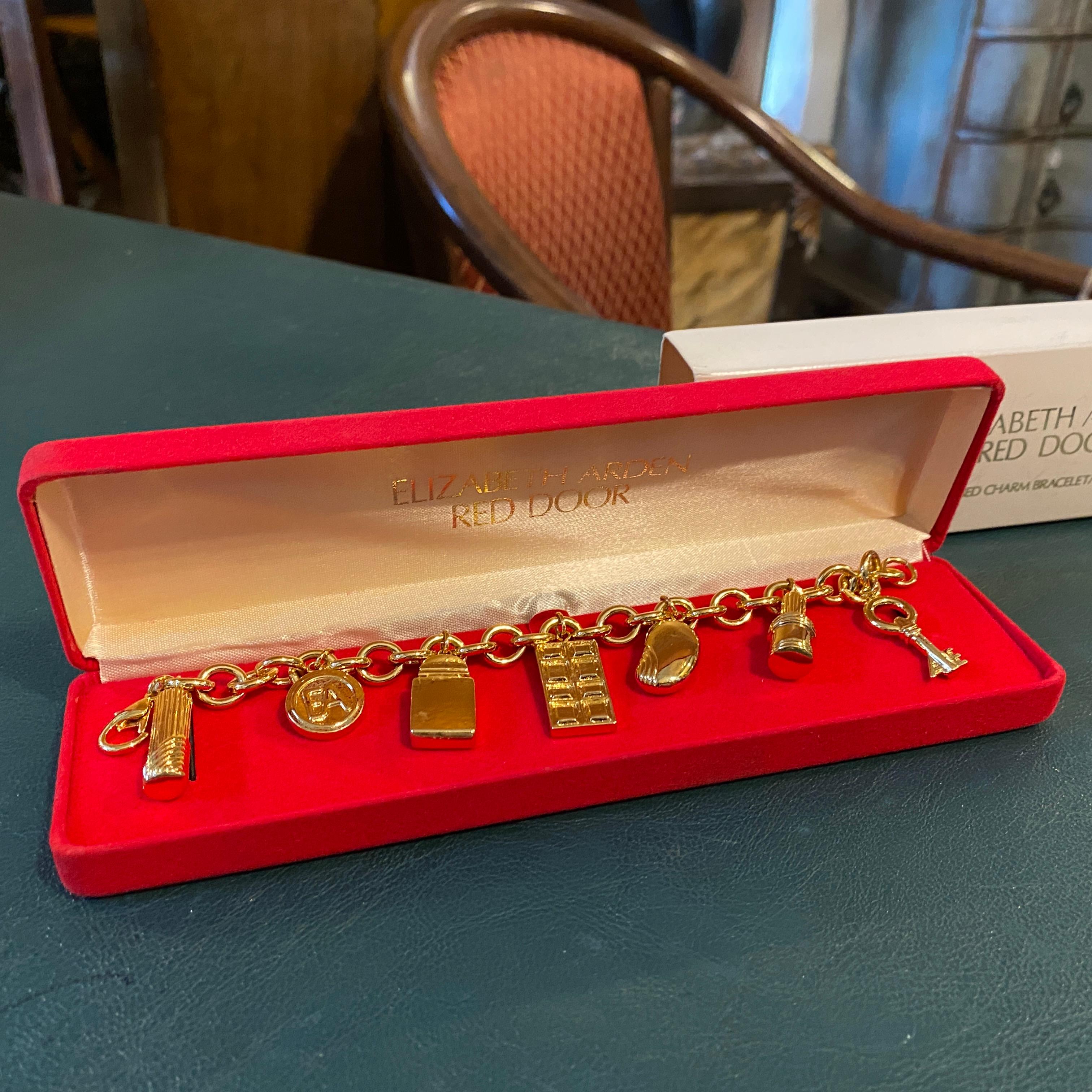 1990er Jahre Gold Electroplated Charm-Armband von Elizabeth Arden im Angebot 5