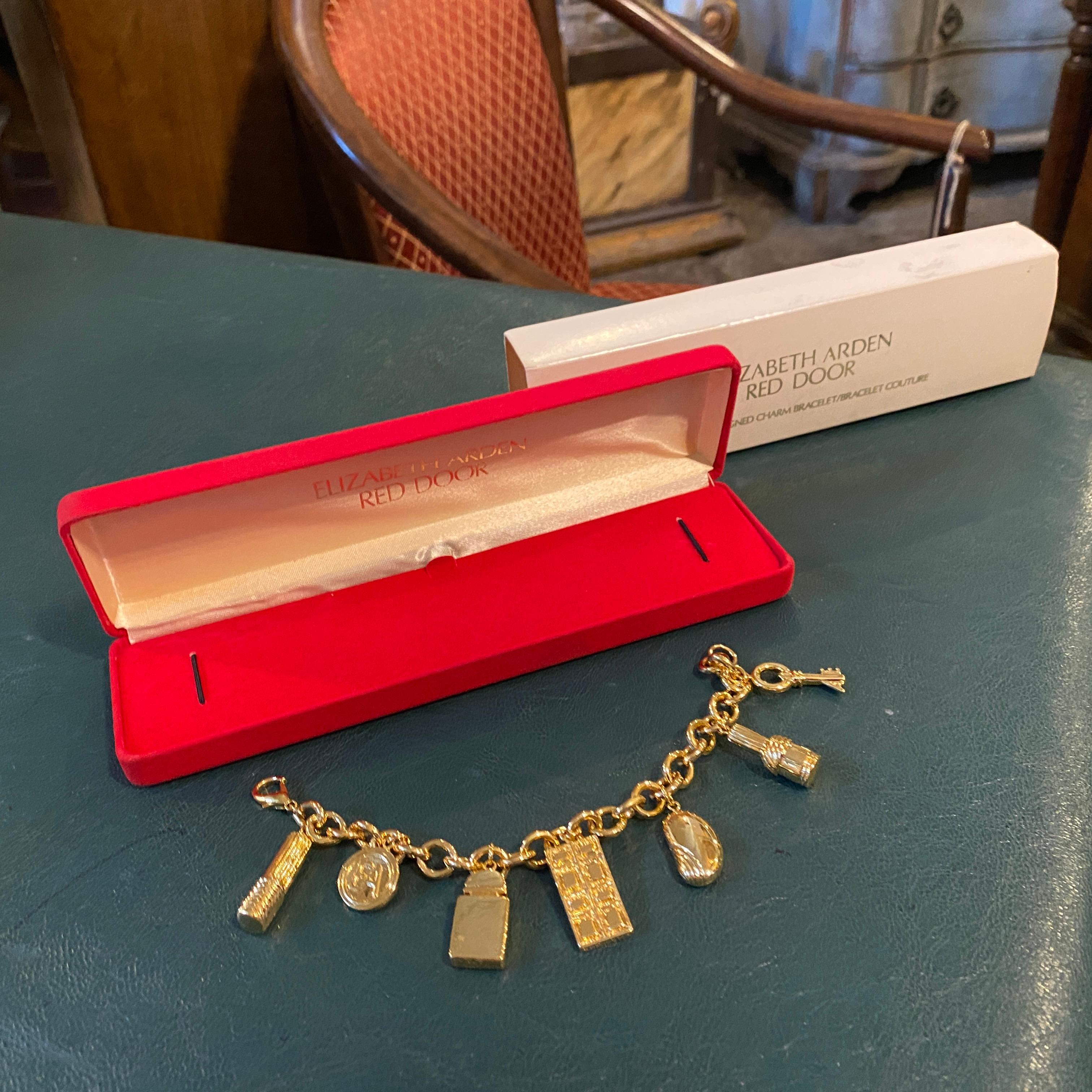 1990er Jahre Gold Electroplated Charm-Armband von Elizabeth Arden im Zustand „Hervorragend“ im Angebot in Aci Castello, IT