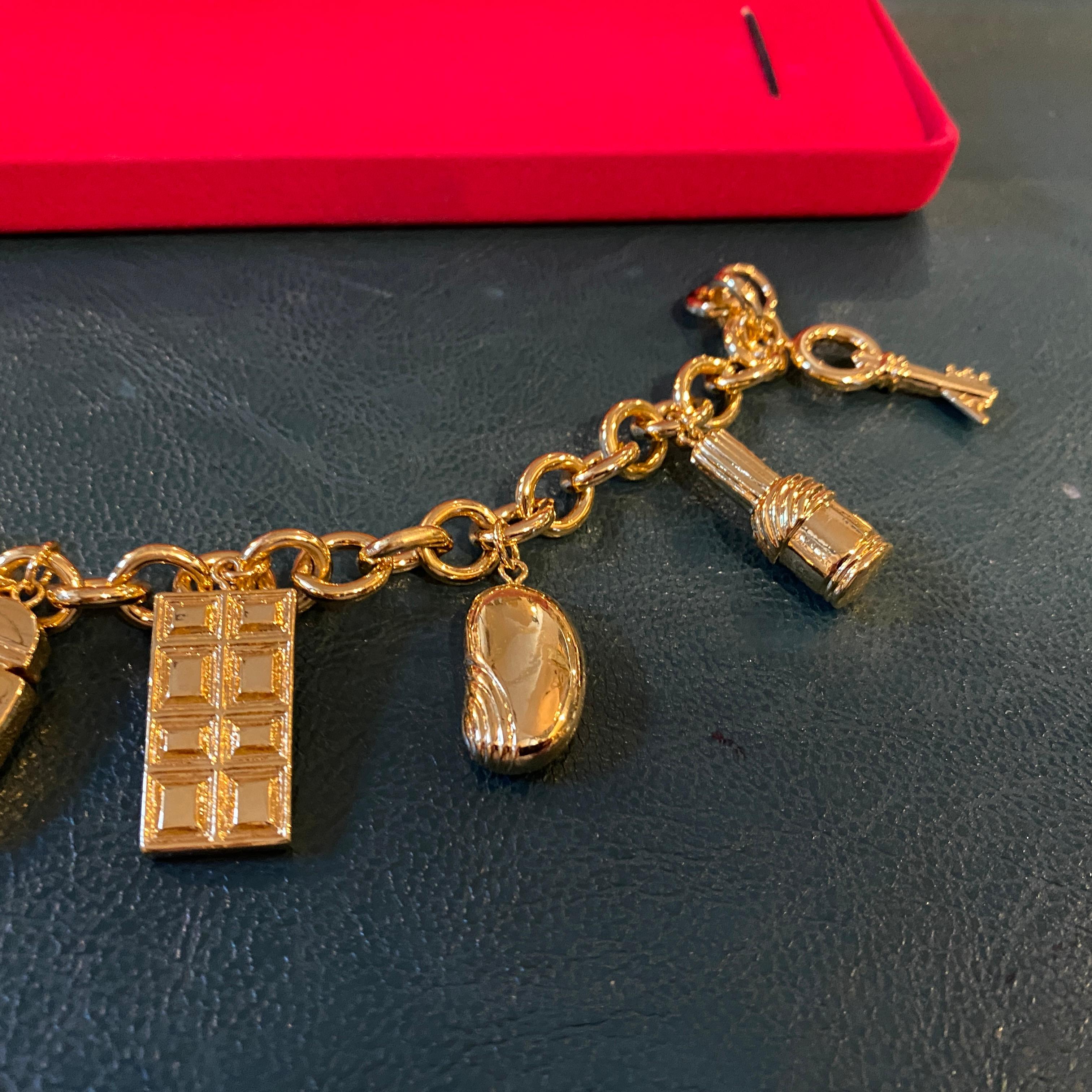 1990s Gold Electroplated Charm Bracelet by Elizabeth Arden In Excellent Condition For Sale In Aci Castello, IT