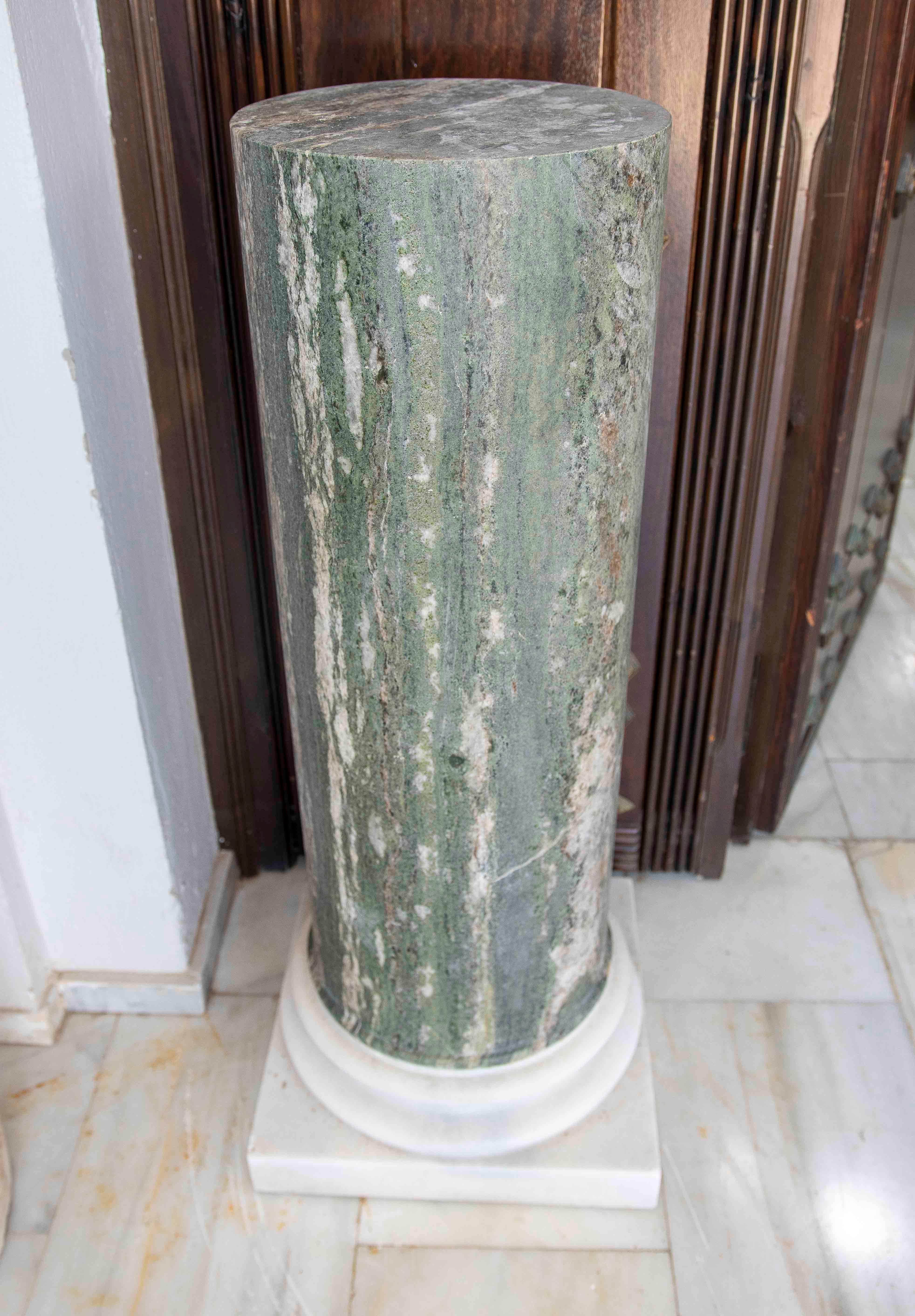 European 1990s Green Marble Column/Cylindrical Base on a White Marble Base For Sale