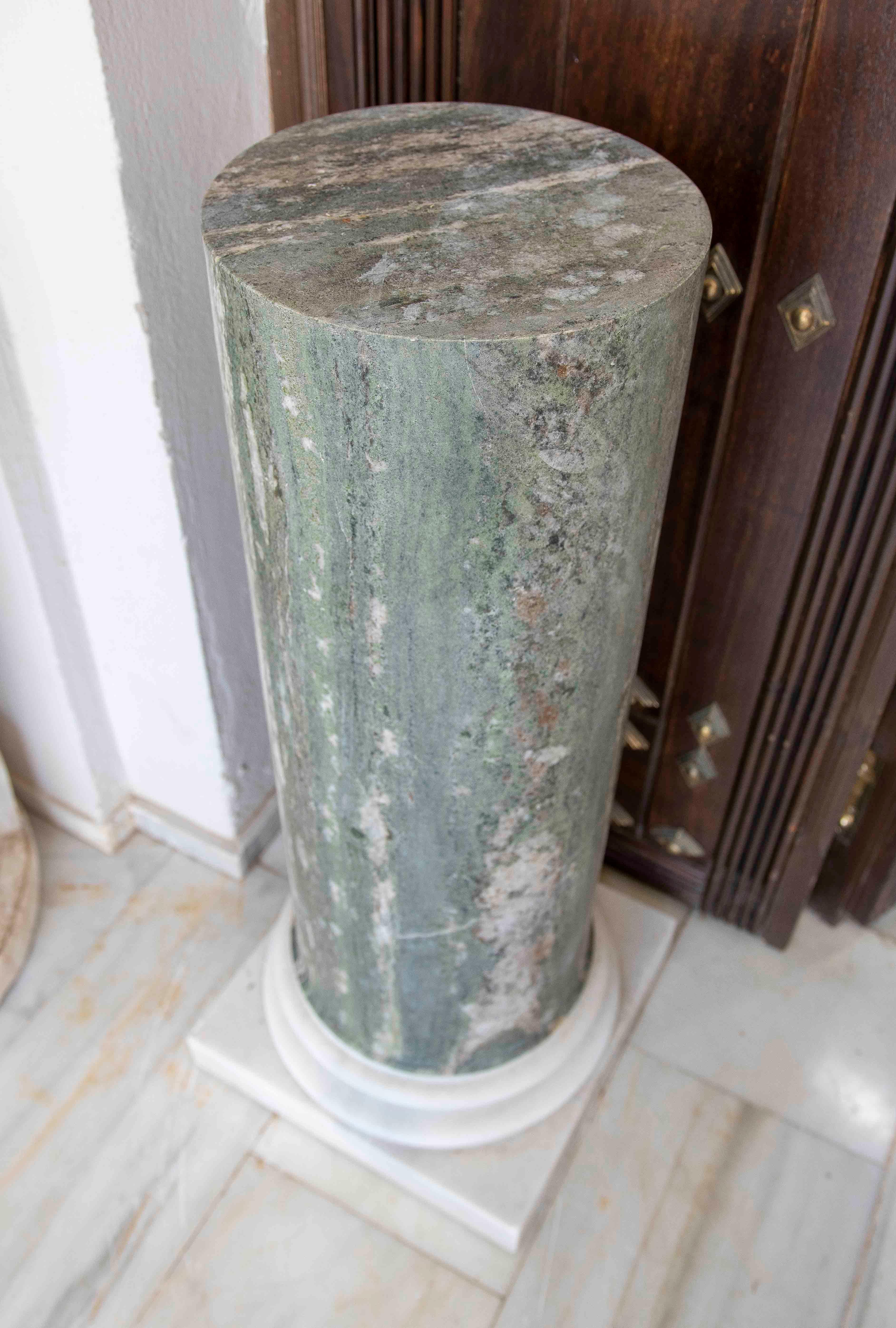 1990s Green Marble Column/Cylindrical Base on a White Marble Base In Good Condition For Sale In Marbella, ES