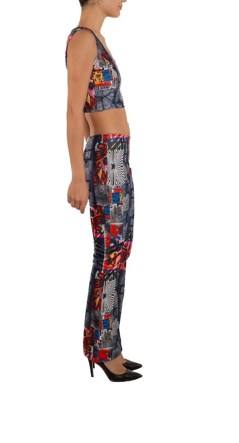 1990S Ensemble imprimé en polyester gris multicolore en vente 1