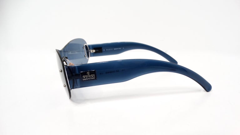 1990s Gucci Blue Tinted Shield Sunglasses For Sale at 1stDibs display picture 1