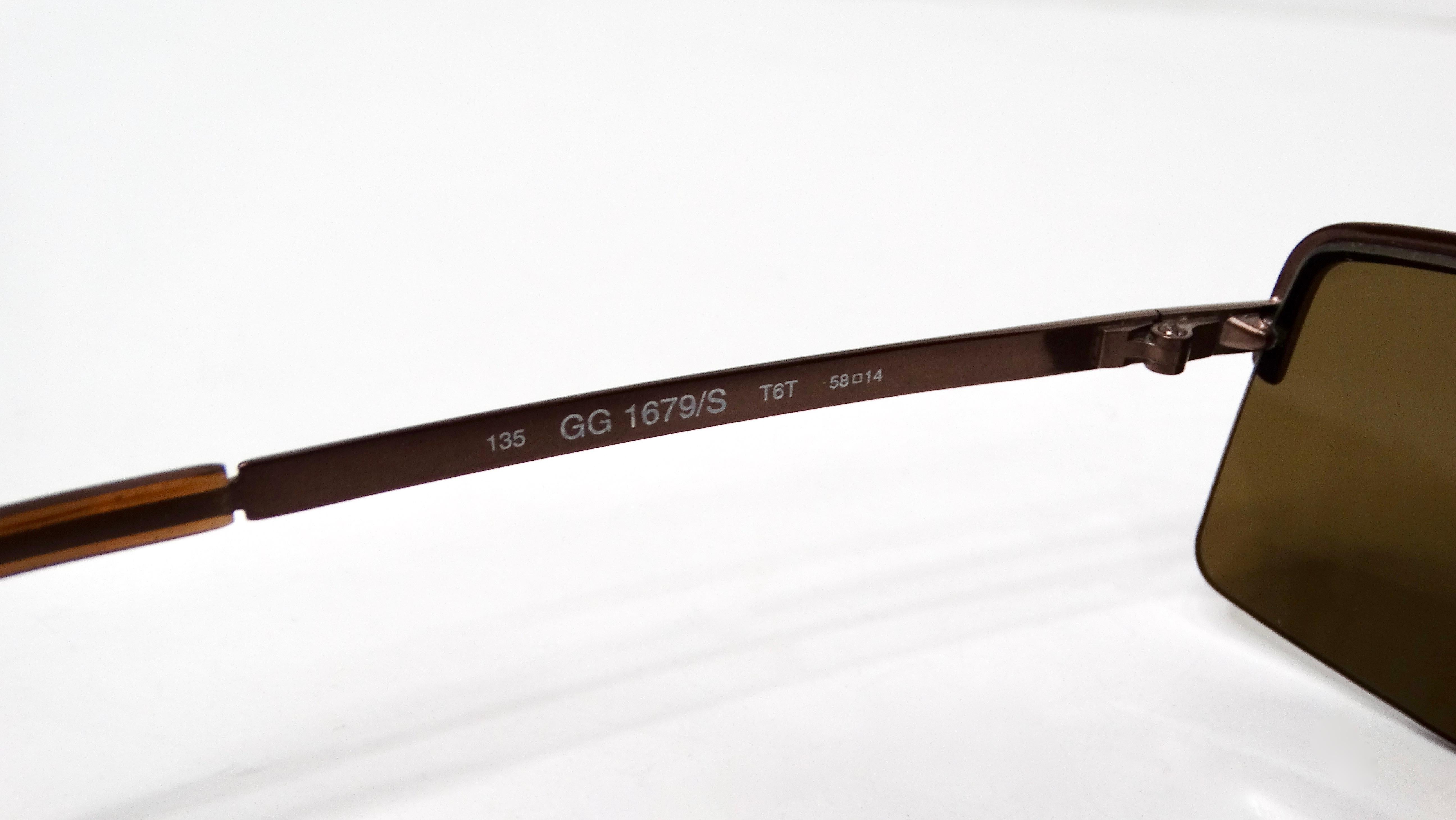 Gafas de sol tintadas con montura metálica rectangular marrón Gucci de los años 90 en venta 1