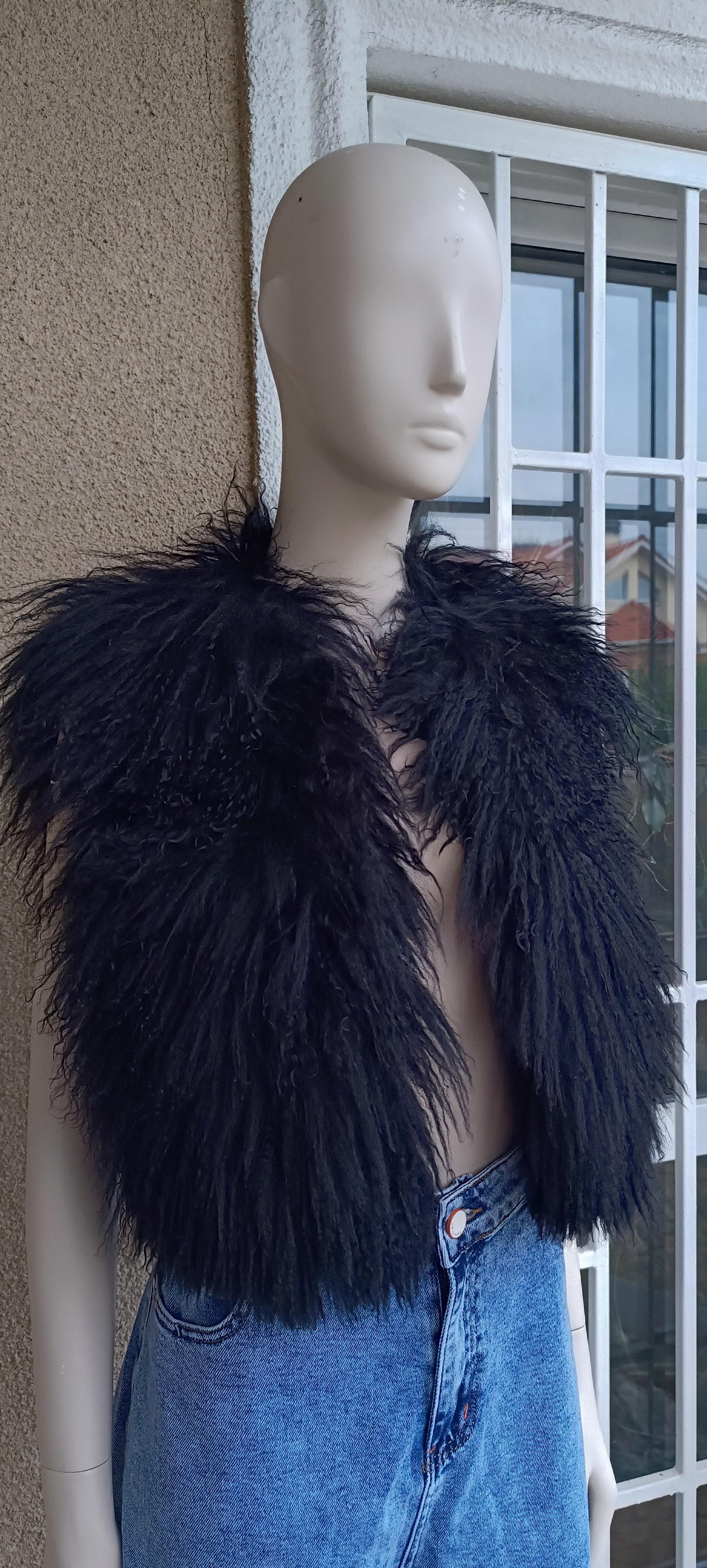 Chaqueta / chaleco Gucci by Tom Ford Negro de piel de Mongolia de los años 90 en venta 8