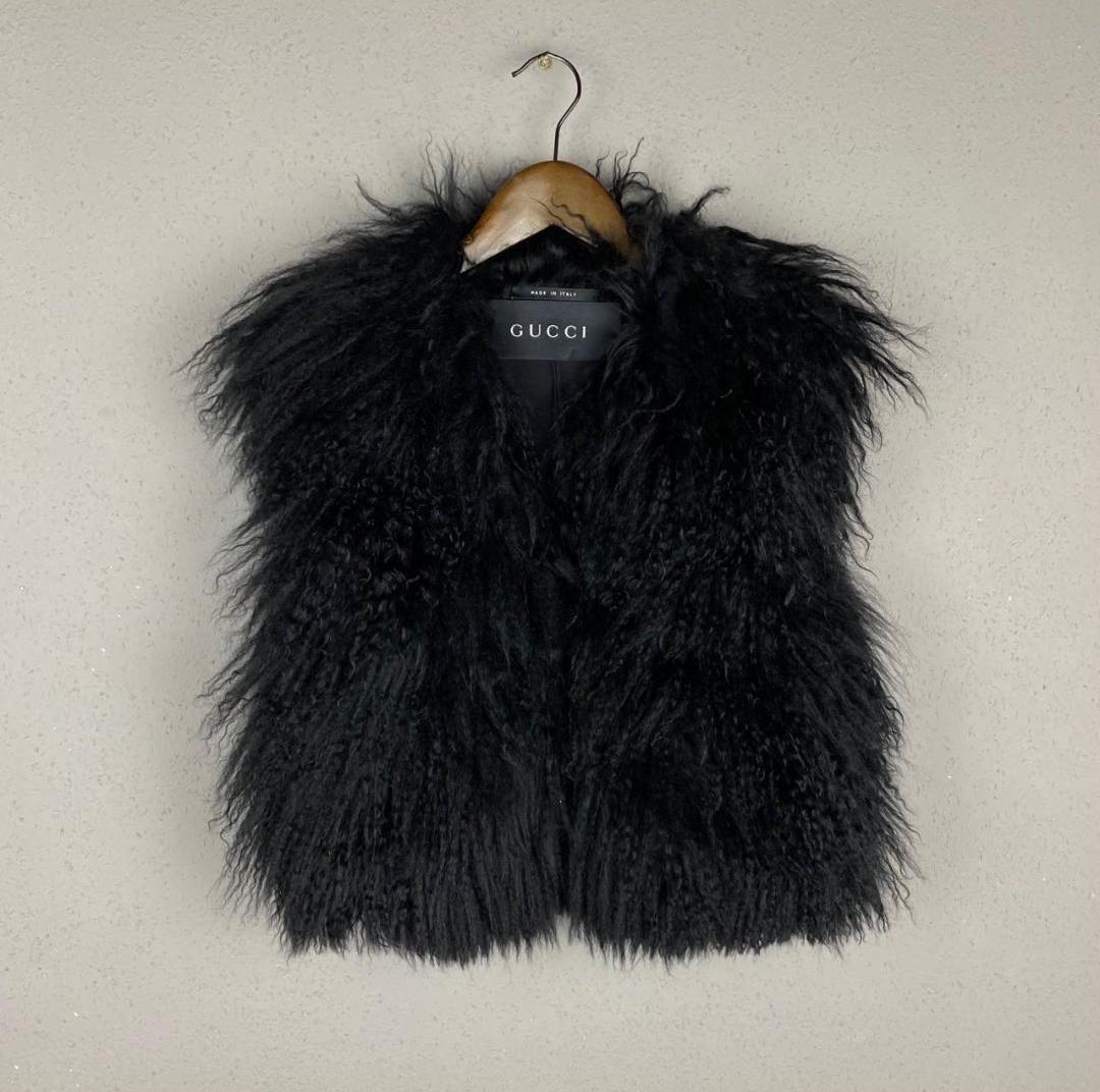 Chaqueta / chaleco Gucci by Tom Ford Negro de piel de Mongolia de los años 90 en Excelente estado para la venta en Алматинский Почтамт, KZ