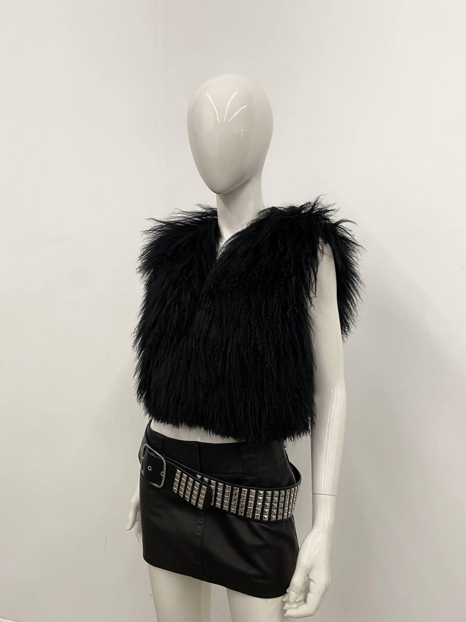 1990er Gucci for Tom Ford Schwarzer Mongolenpelz Cropped Jacket / Weste im Zustand „Hervorragend“ im Angebot in Алматинский Почтамт, KZ