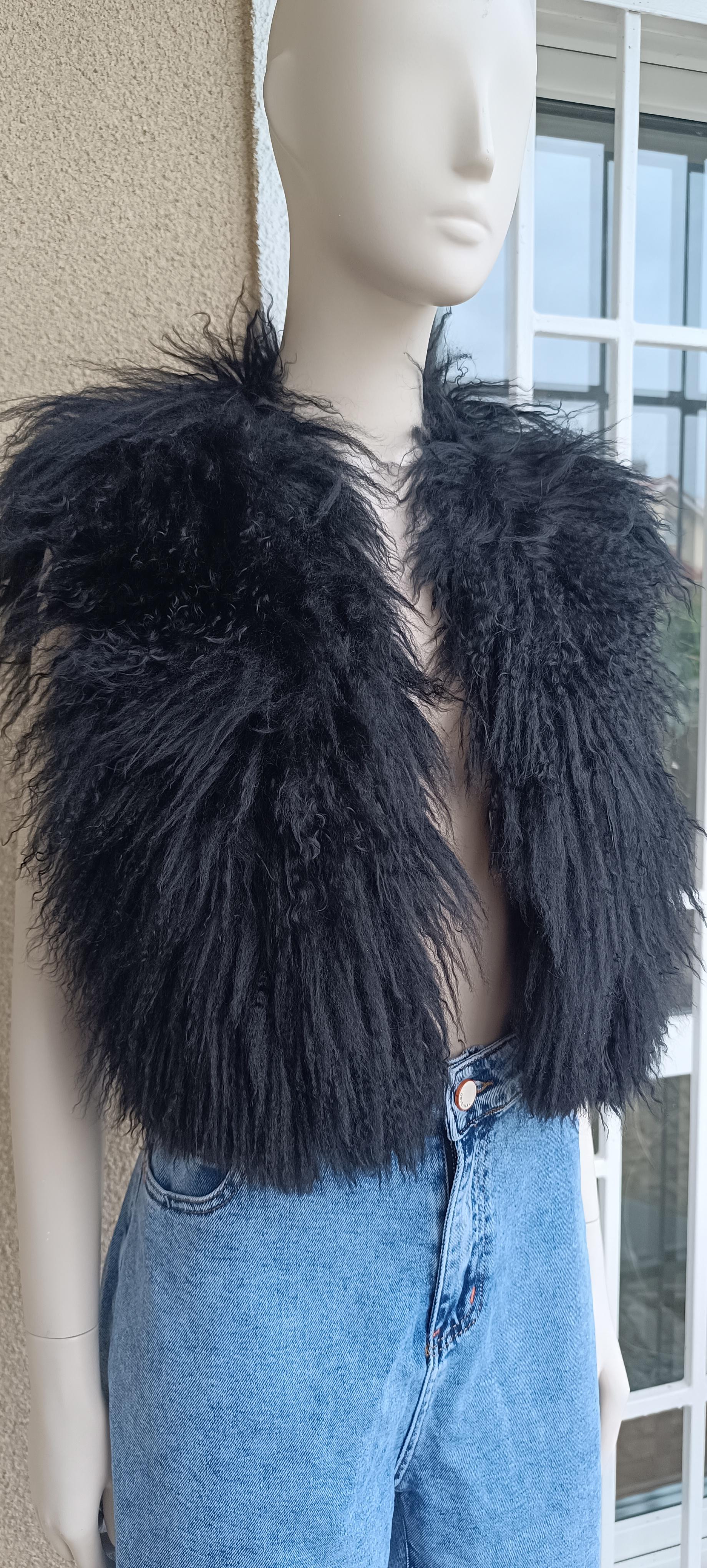 Chaqueta / chaleco Gucci by Tom Ford Negro de piel de Mongolia de los años 90 en venta 4