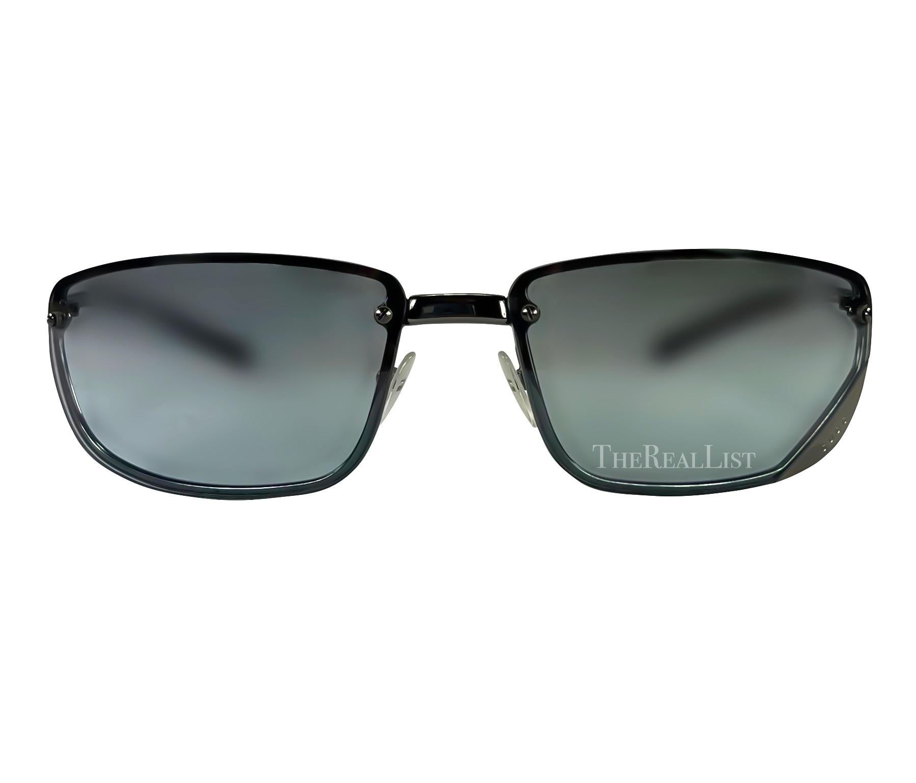 1990s Gucci by Tom Ford Grey Metallic Rectangular Sunglasses In Excellent Condition For Sale In West Hollywood, CA