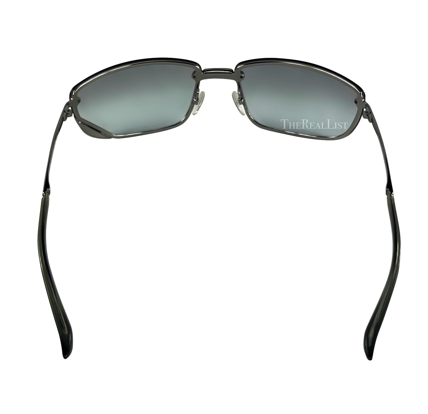 1990s Gucci by Tom Ford Grey Metallic Rectangular Sunglasses For Sale 1