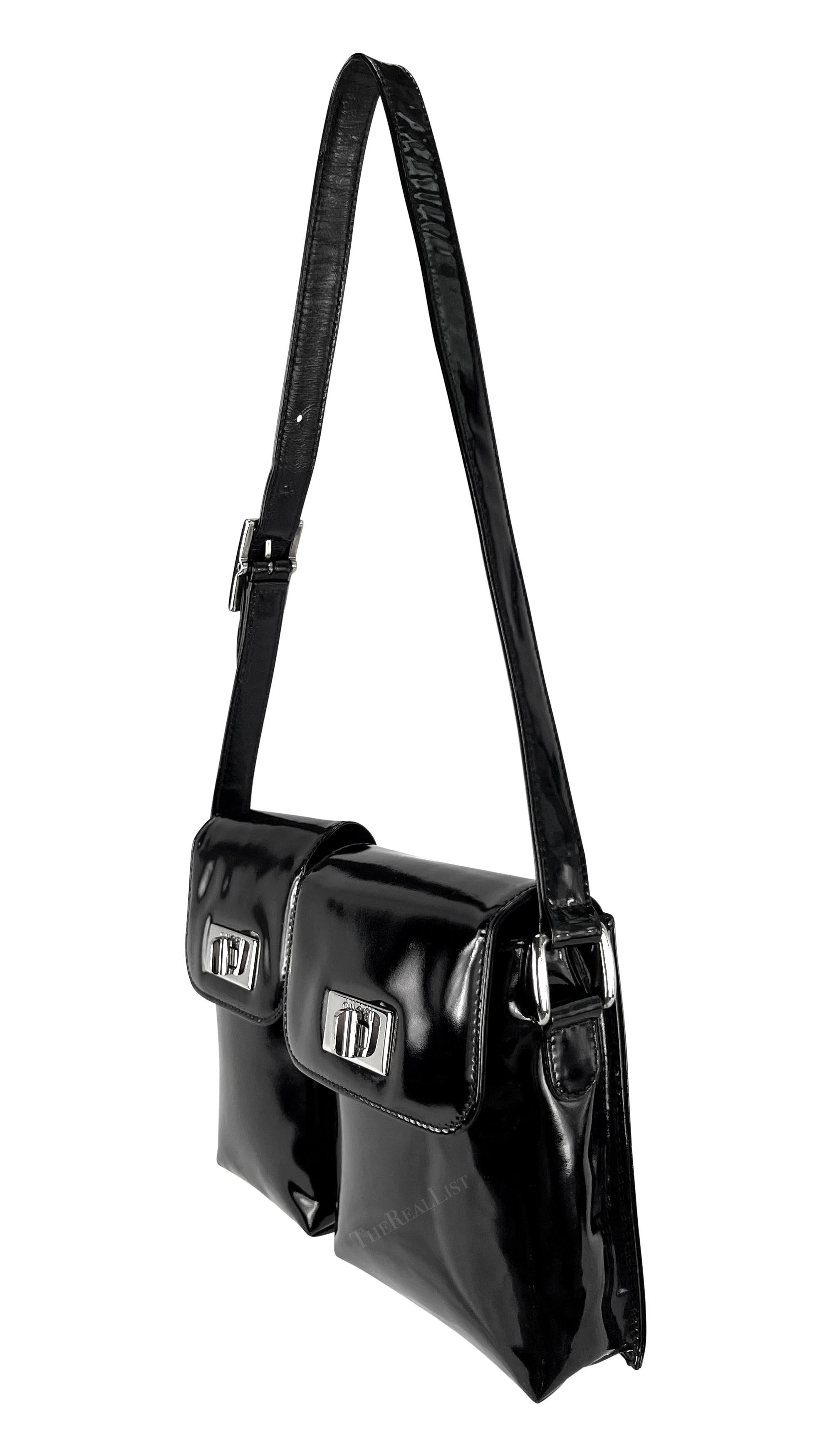 1990s Gucci by Tom Ford Patent Leather Double Pocket Black Shoulder Bag In Excellent Condition For Sale In West Hollywood, CA