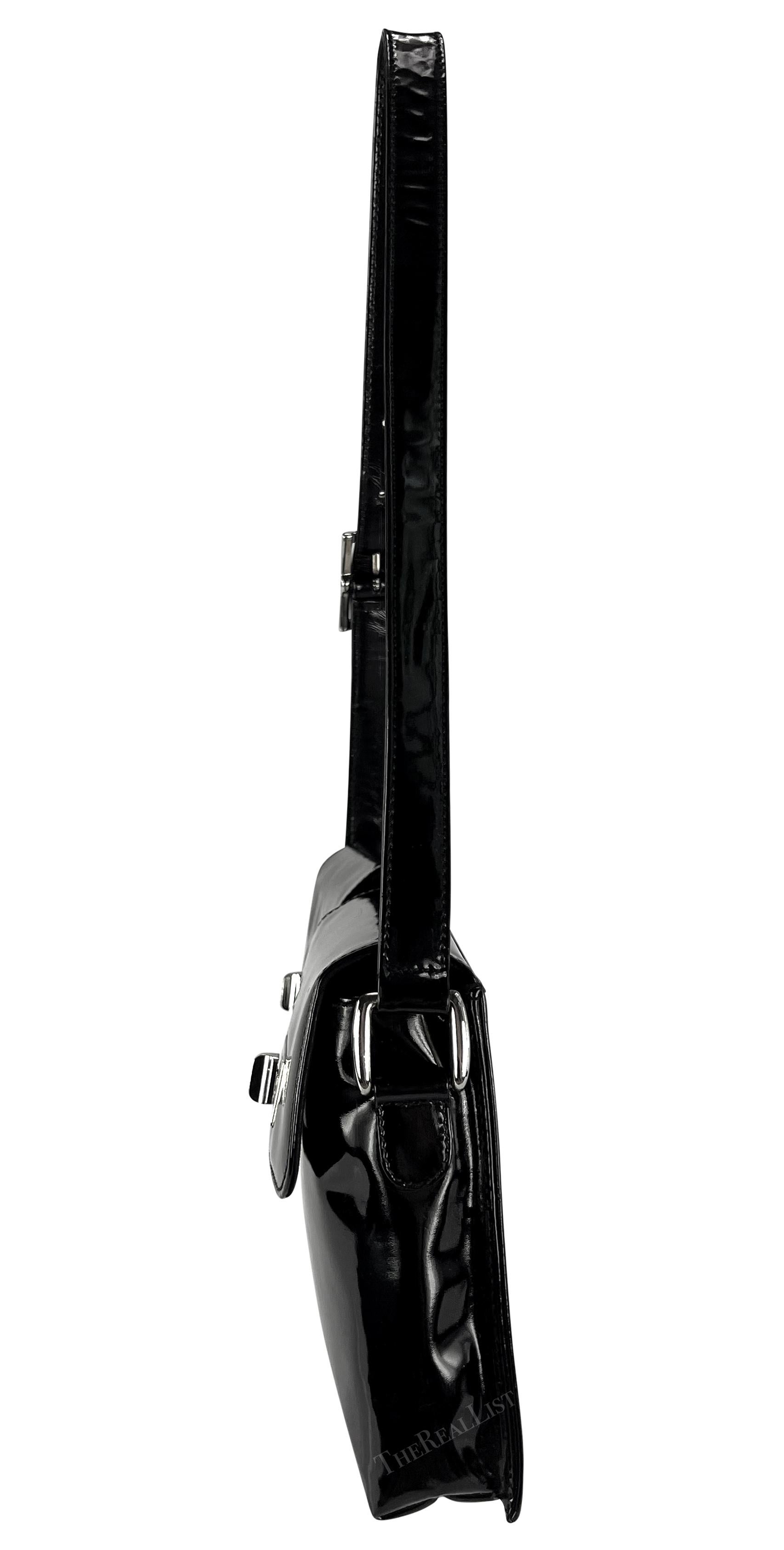 Women's 1990s Gucci by Tom Ford Patent Leather Double Pocket Black Shoulder Bag For Sale