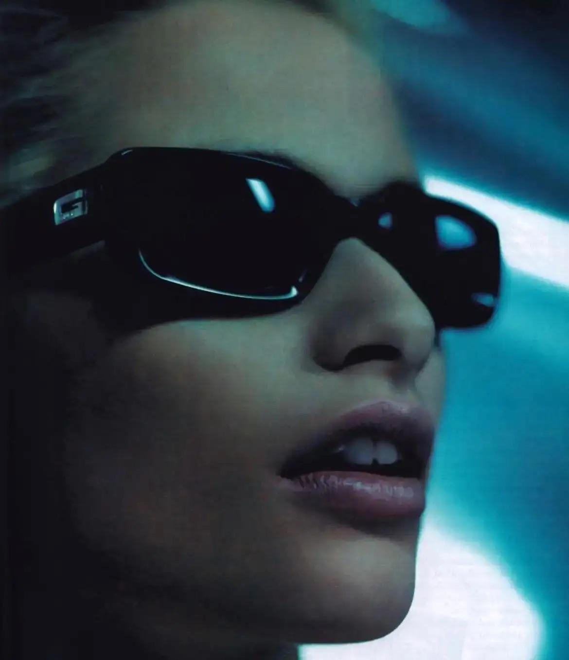 Wir präsentieren eine fabelhafte braune Gucci-Sonnenbrille, entworfen von Tom Ford. Ähnliche ultra-schicke Sonnenbrillen wurden in der Werbekampagne für Brillen im Frühjahr/Sommer 1998 hervorgehoben. Diese Sonnenbrille aus Schildpattimitat ist die