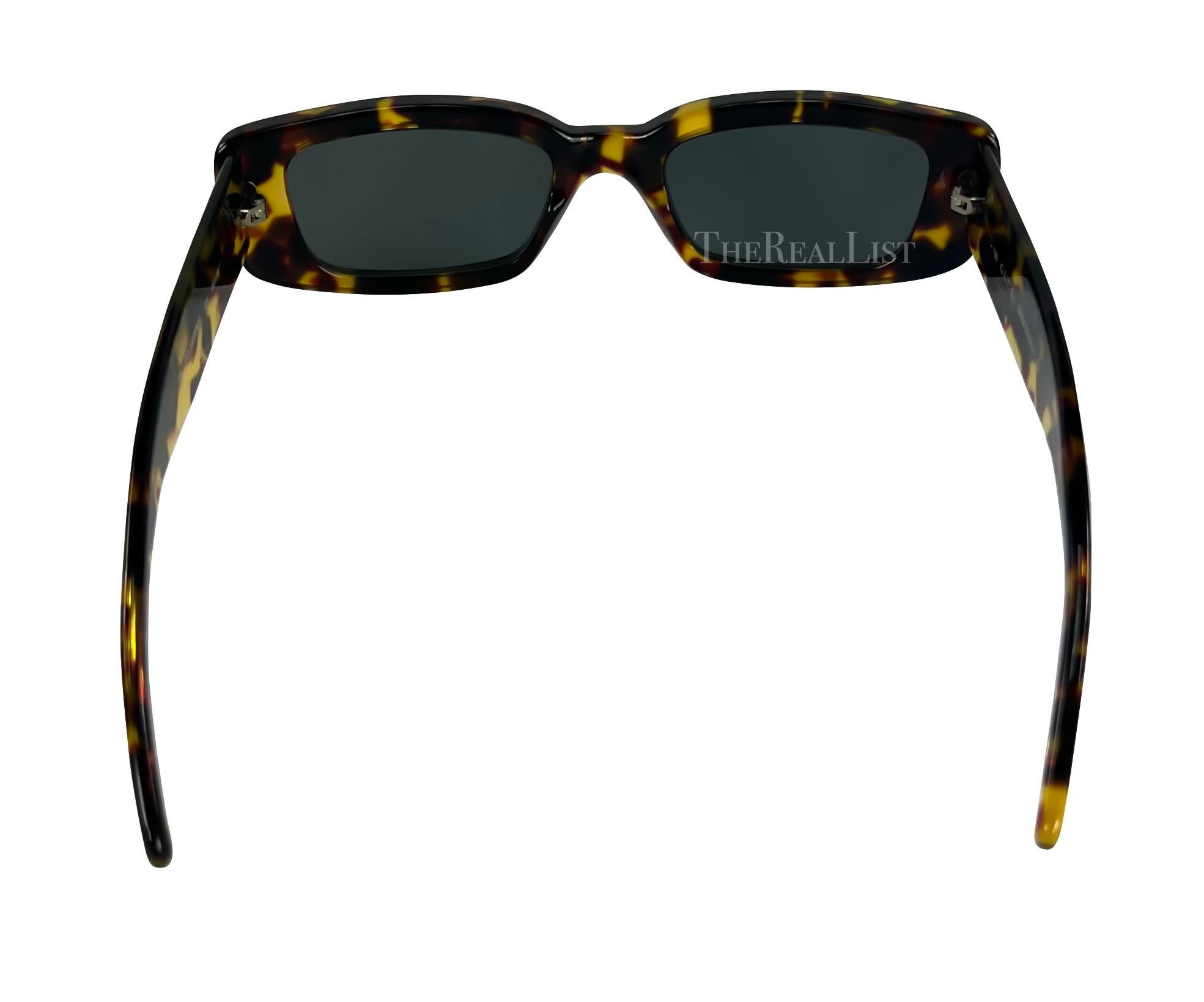 1990s Gucci by Tom Ford Square 'G' Logo Faux Tortoise Shell Sunglasses  In Good Condition For Sale In West Hollywood, CA
