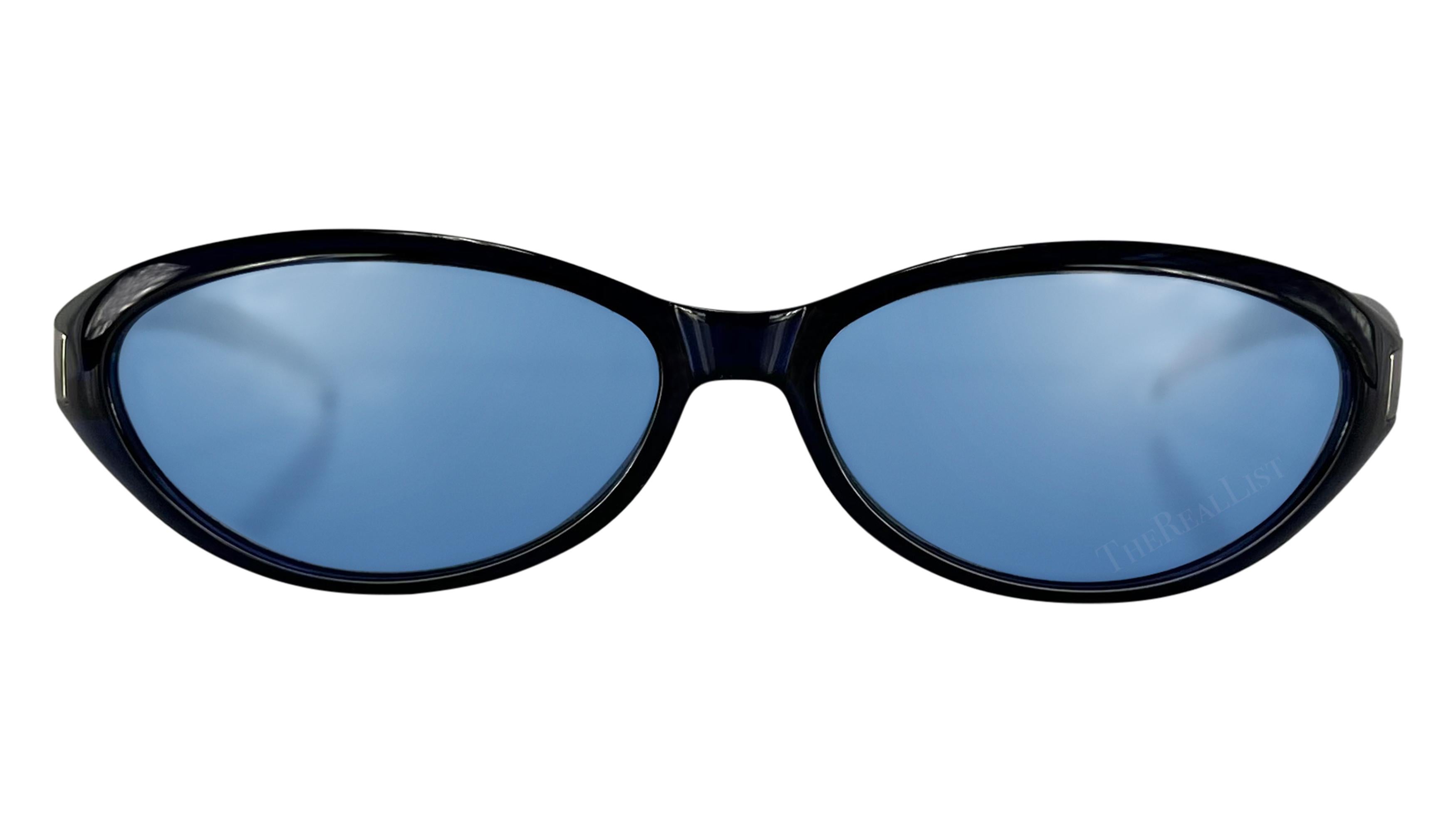1990s Gucci by Tom Ford Thin Frame Deep Blue Logo Oval Sunglasses In Good Condition For Sale In West Hollywood, CA