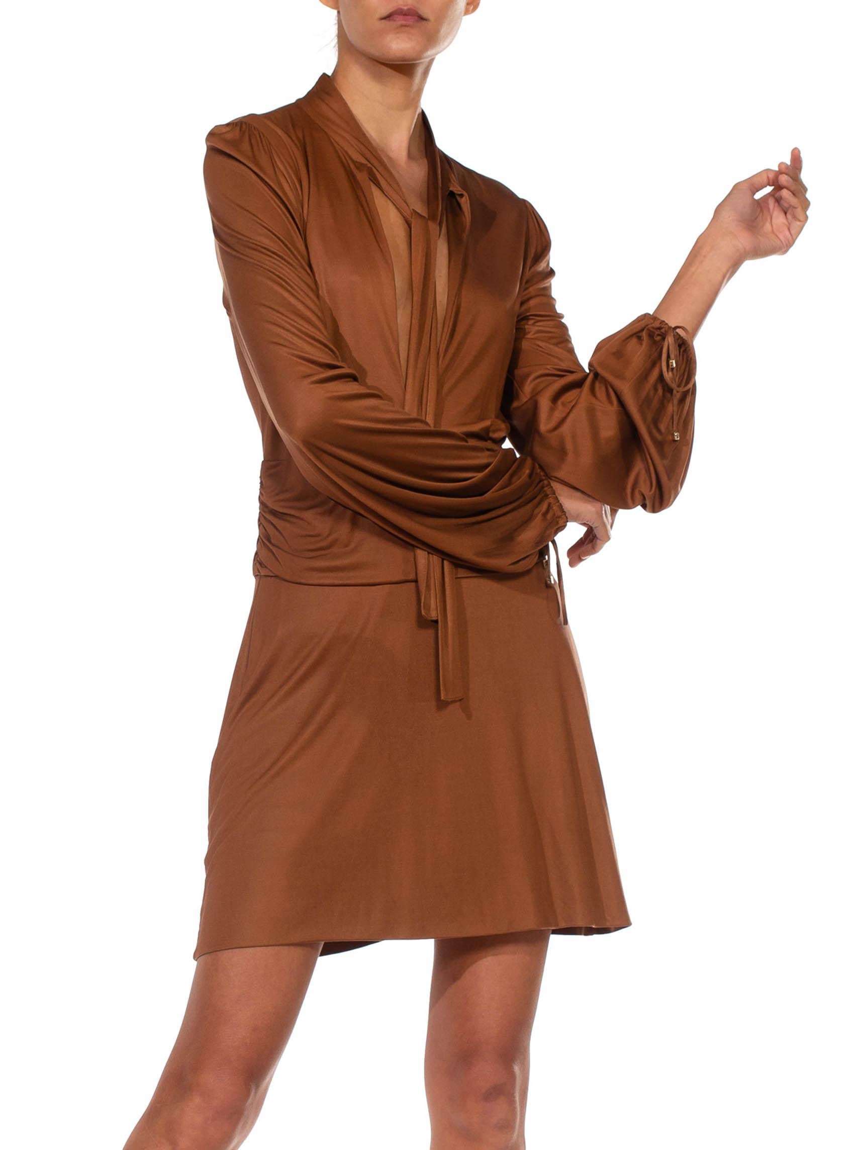 1990S GUCCI Caramel Brown Rayon Jersey Low Cut Mini Cocktail Dress With Sleeves For Sale 4