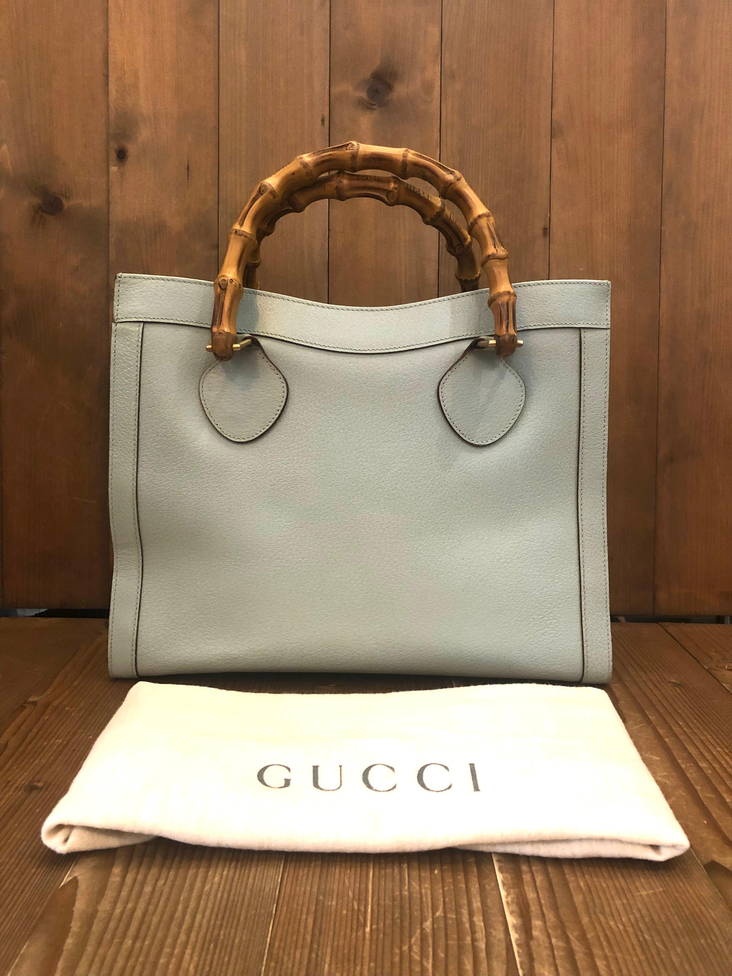 1990s Vintage GUCCI Light Green Leather Bamboo Tote Diana Tote Bag (Medium) 5