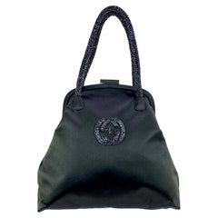 1990er Gucci Medium Rahmentasche mit Kiss-Lock aus Seide und Satin mit Perlen GG Logo