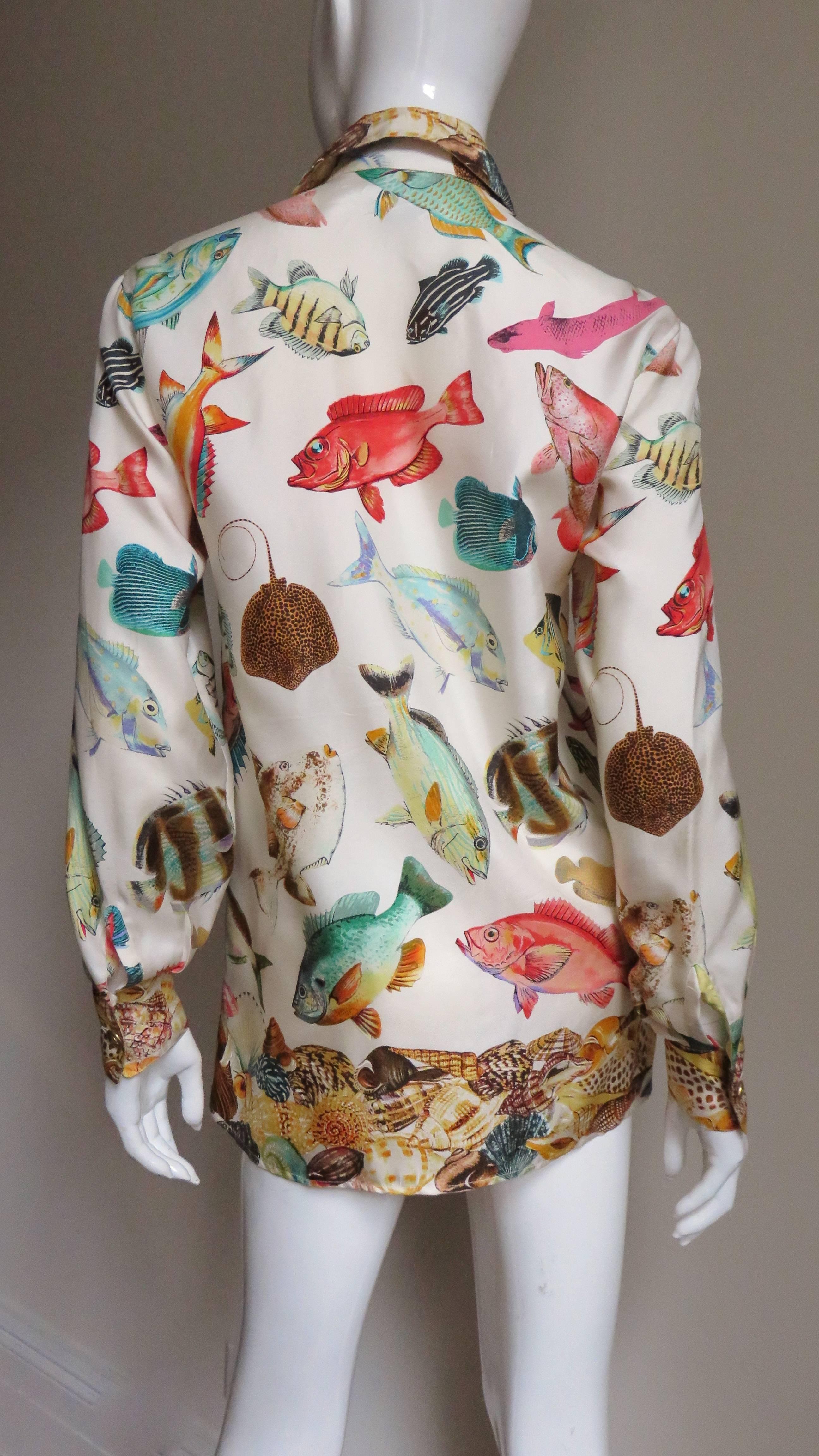  Gucci Silk Fish Print Shirt 1990s In Good Condition In Water Mill, NY