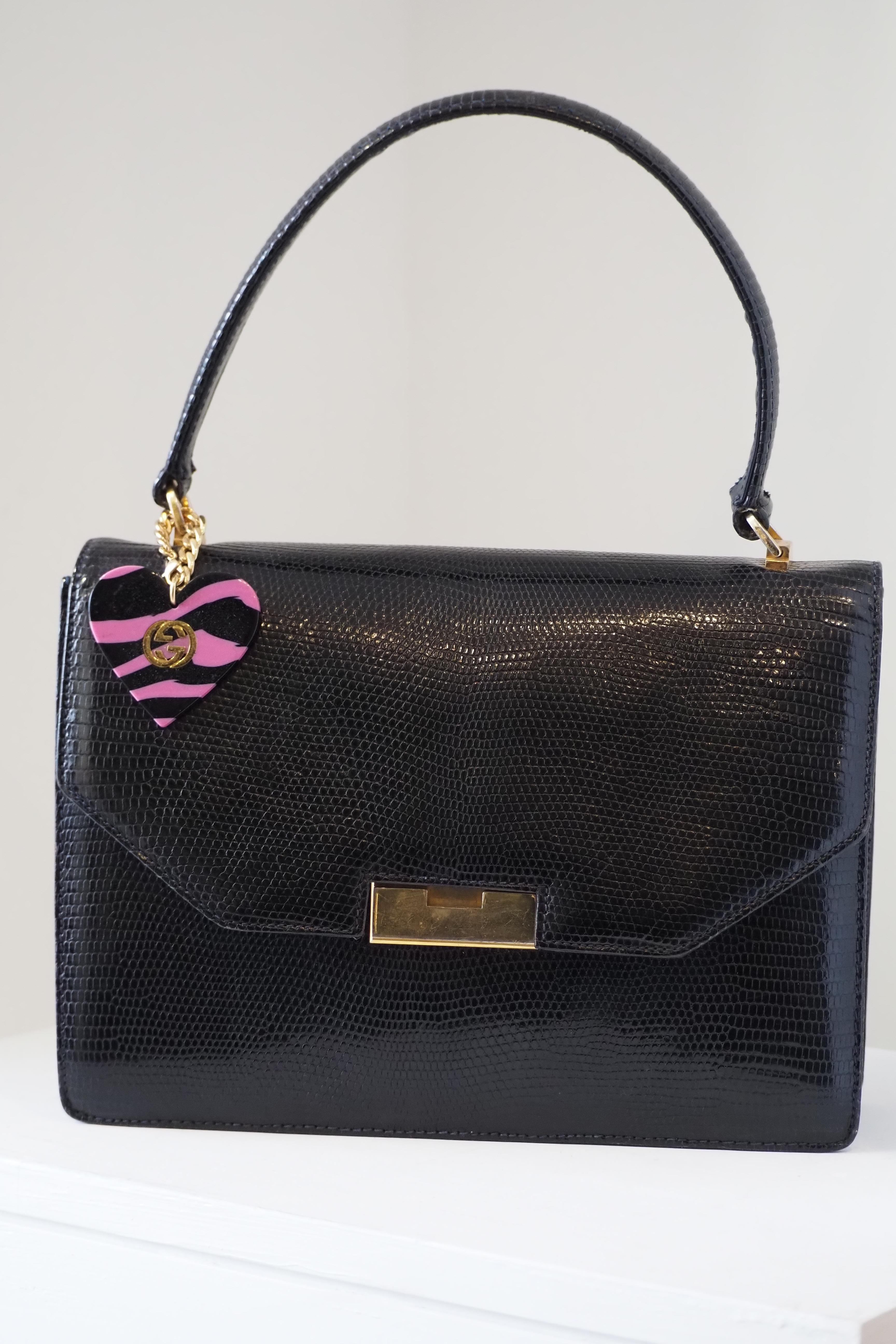 1990s Gucci vintage lizard handle bag with pink black gold heart charm In Good Condition For Sale In Capri, IT