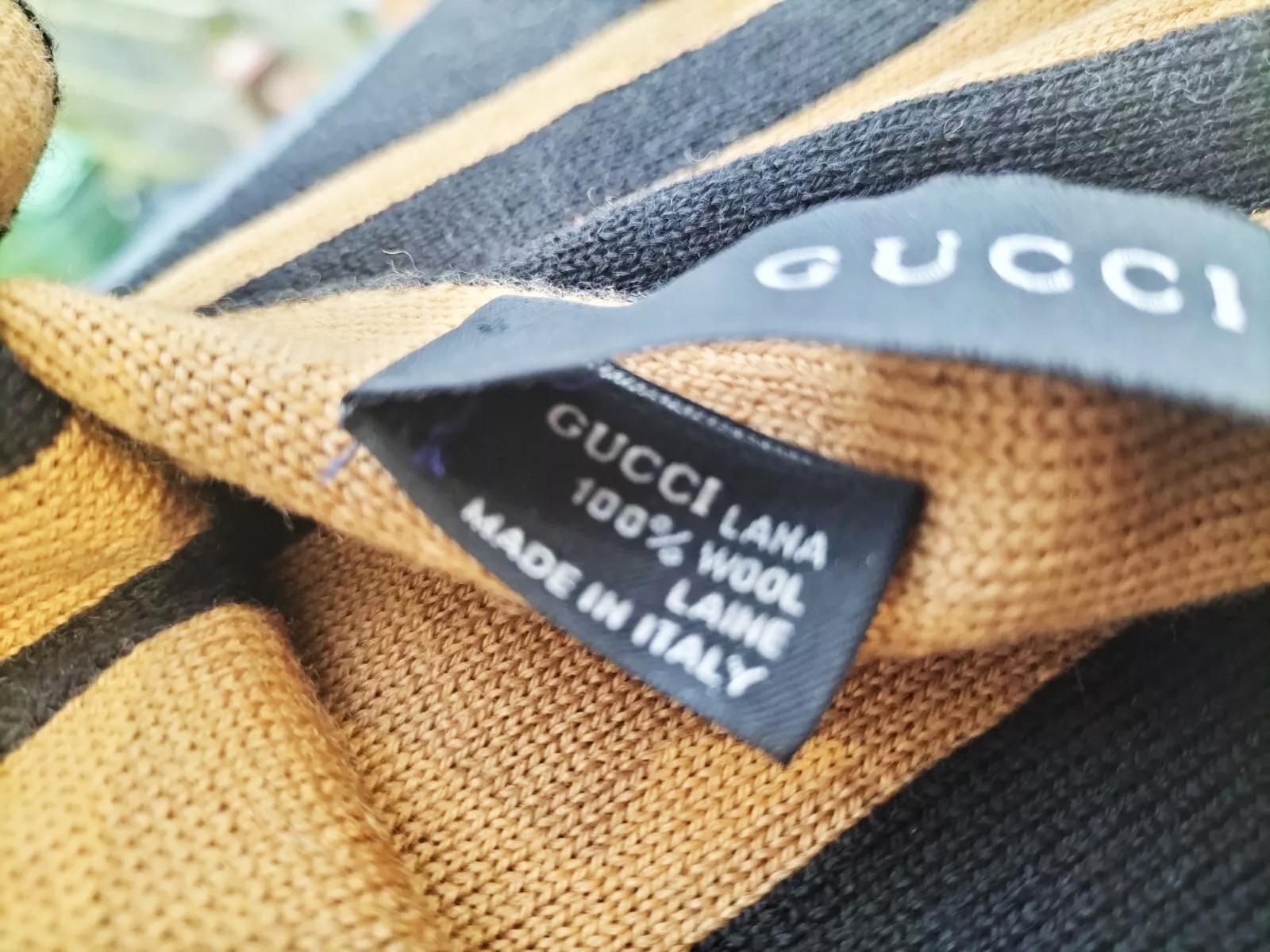2000s Gucci Large Stripe Beige Black Logo Wool Scarf In Good Condition For Sale In London, GB