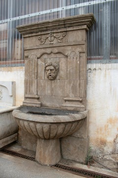 Fuente de pared de estilo italiano «Atique», tallada a mano en piedra envejecida, de los años 90