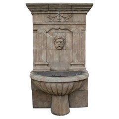 Fuente de pared de estilo italiano «Atique», tallada a mano en piedra envejecida, de los años 90