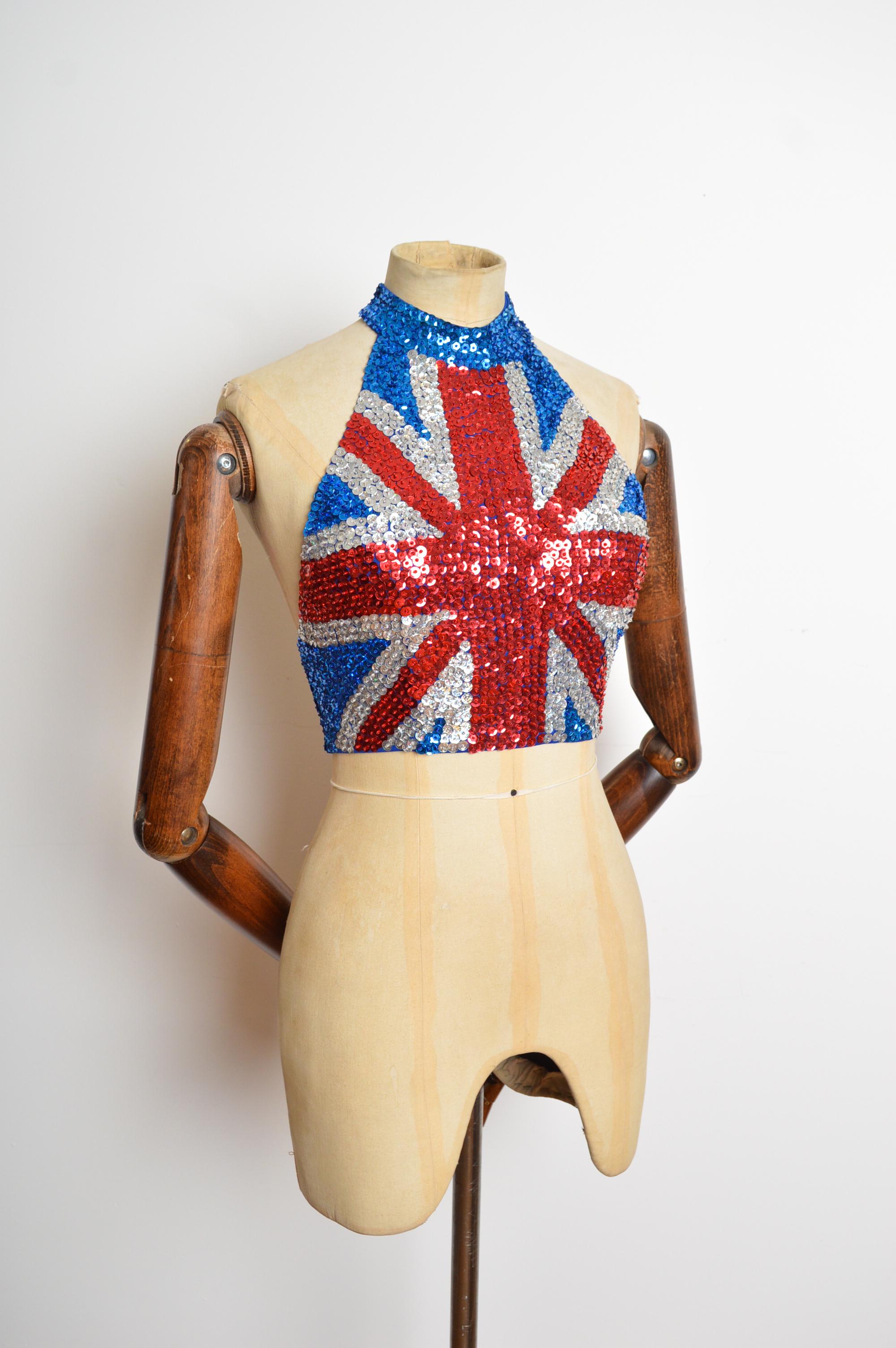 1990's Hand Made Vintage Union Jack Inglaterra Bandera Lentejuelas Cuello halter - Crop Top Beige en venta