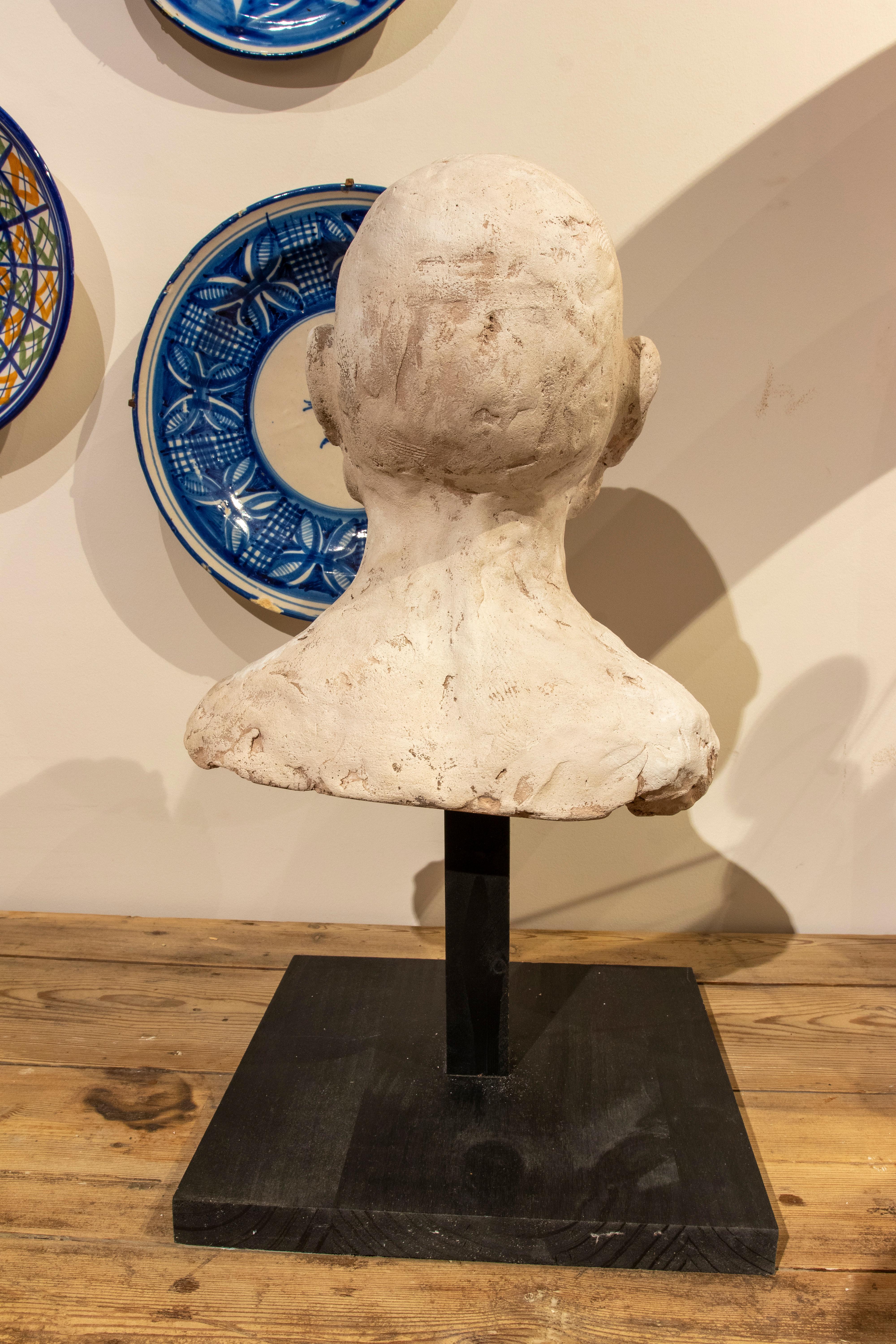 Anni '90, Testa di personaggio giapponese in ceramica dipinta a mano e firmata In condizioni buone in vendita a Marbella, ES