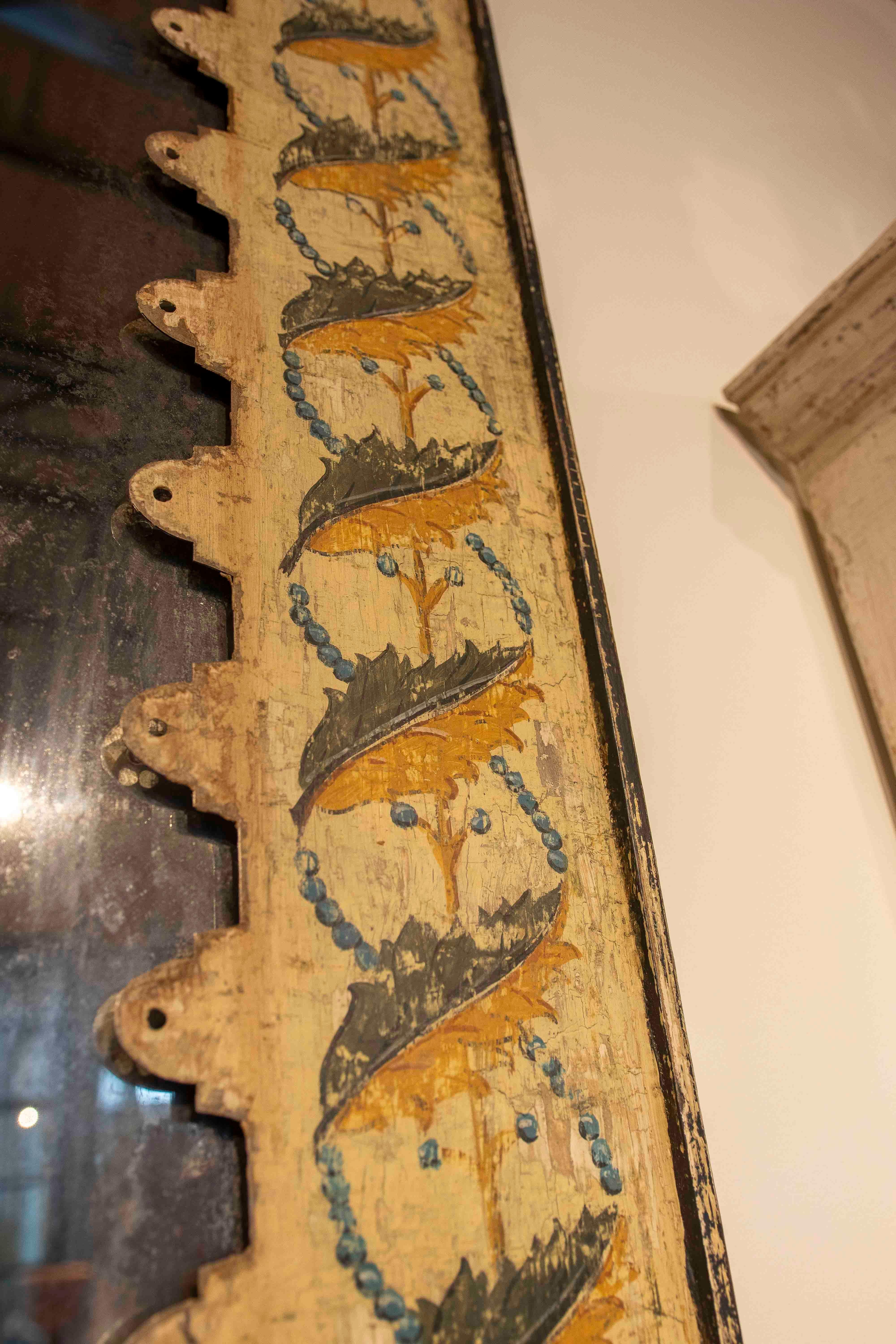 Specchio in stile antico dipinto a mano degli anni '90 con cornice e patina invecchiata in vendita 7